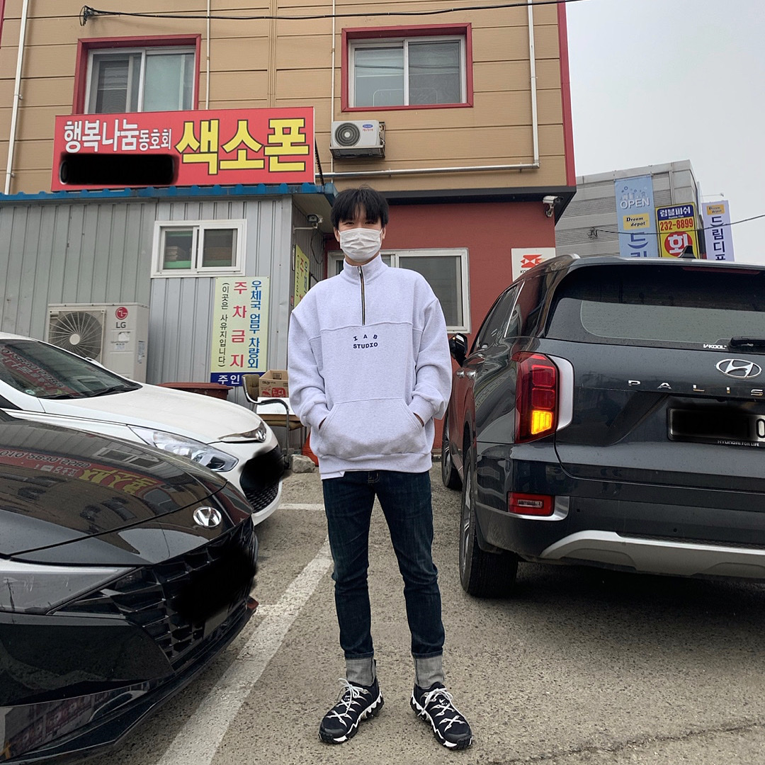 IAB Studio Half Zip Pullover Light Gray 착용 스타일 - 1