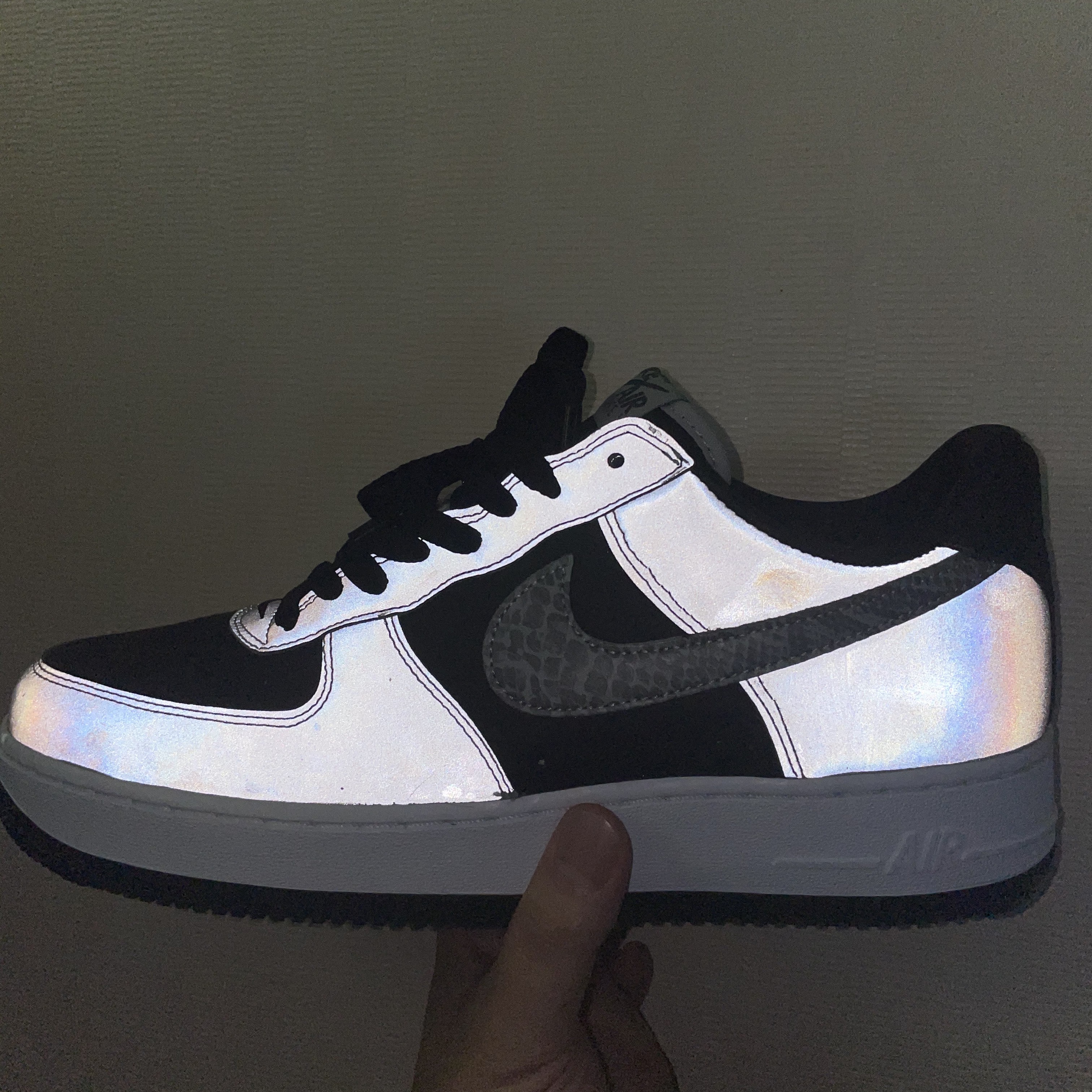 Nike Air Force 1 B Silver Snake 착용 스타일