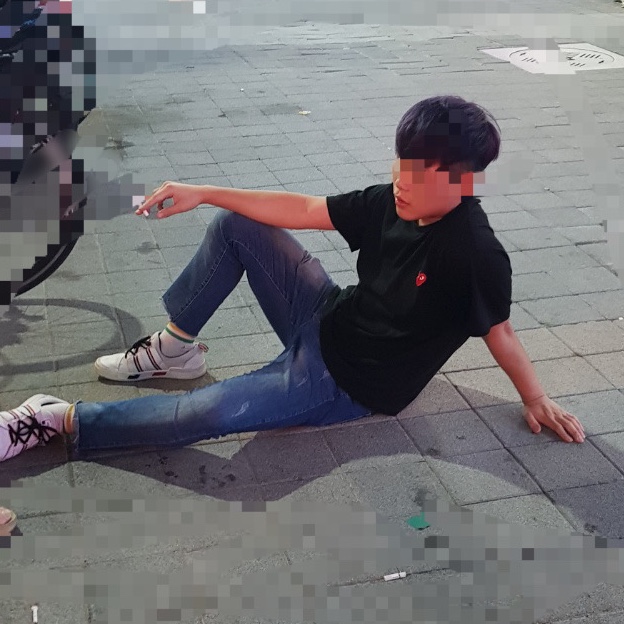 (W) Play Comme des Garcons Red Heart T-Shirt Black 착용 스타일
