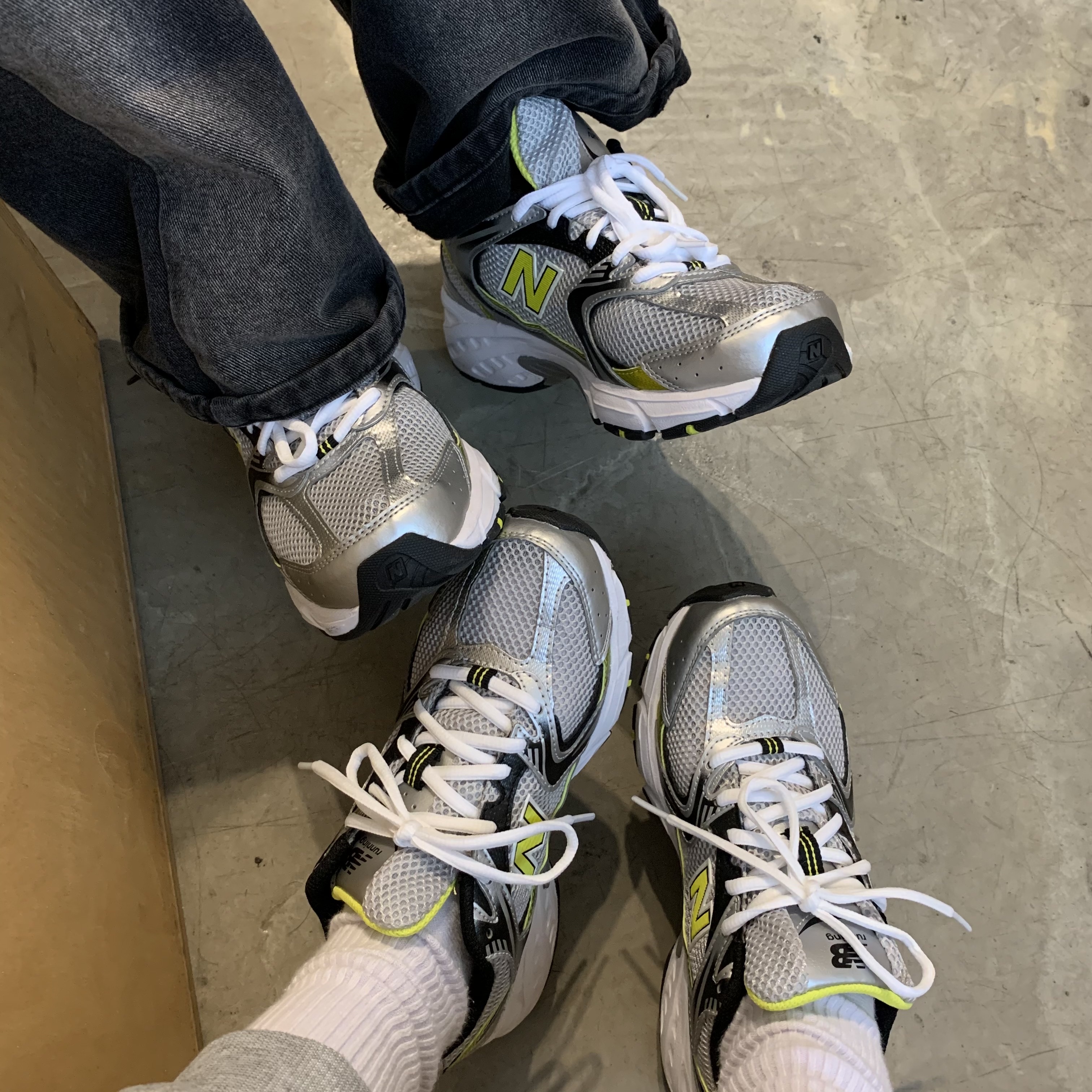 New Balance 530 Silver 착용 스타일 - 3