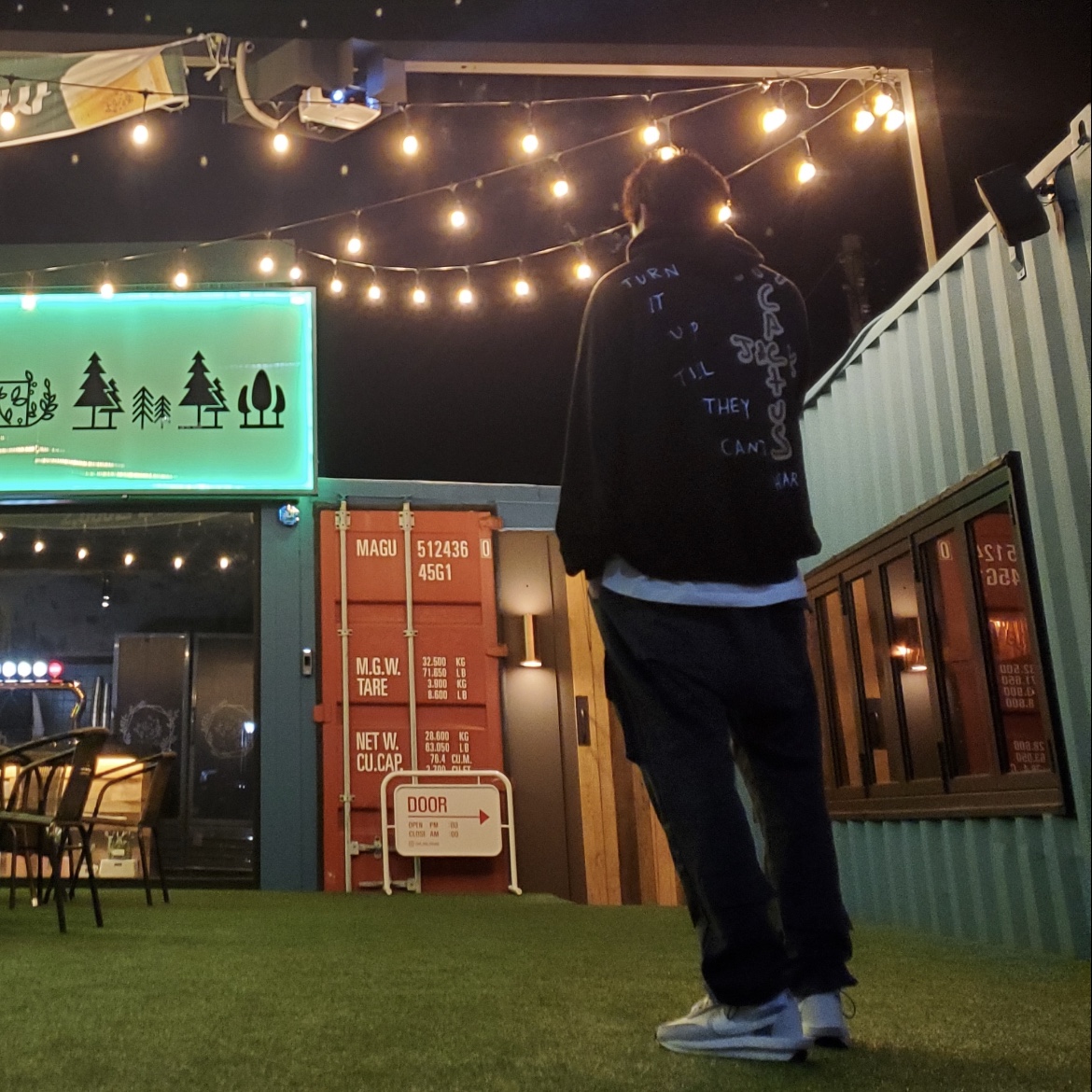 Nike x Sacai LDWaffle Summit White 착용 스타일
