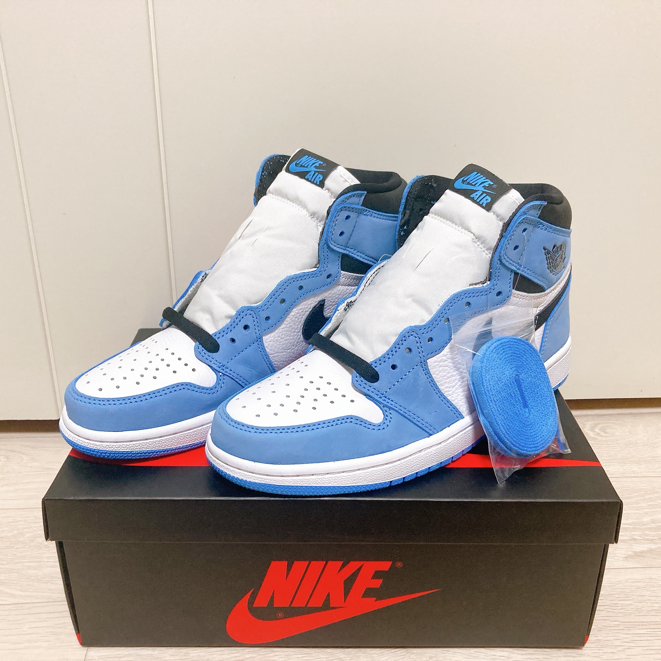 Jordan 1 Retro High OG University Blue 착용 스타일 - 2