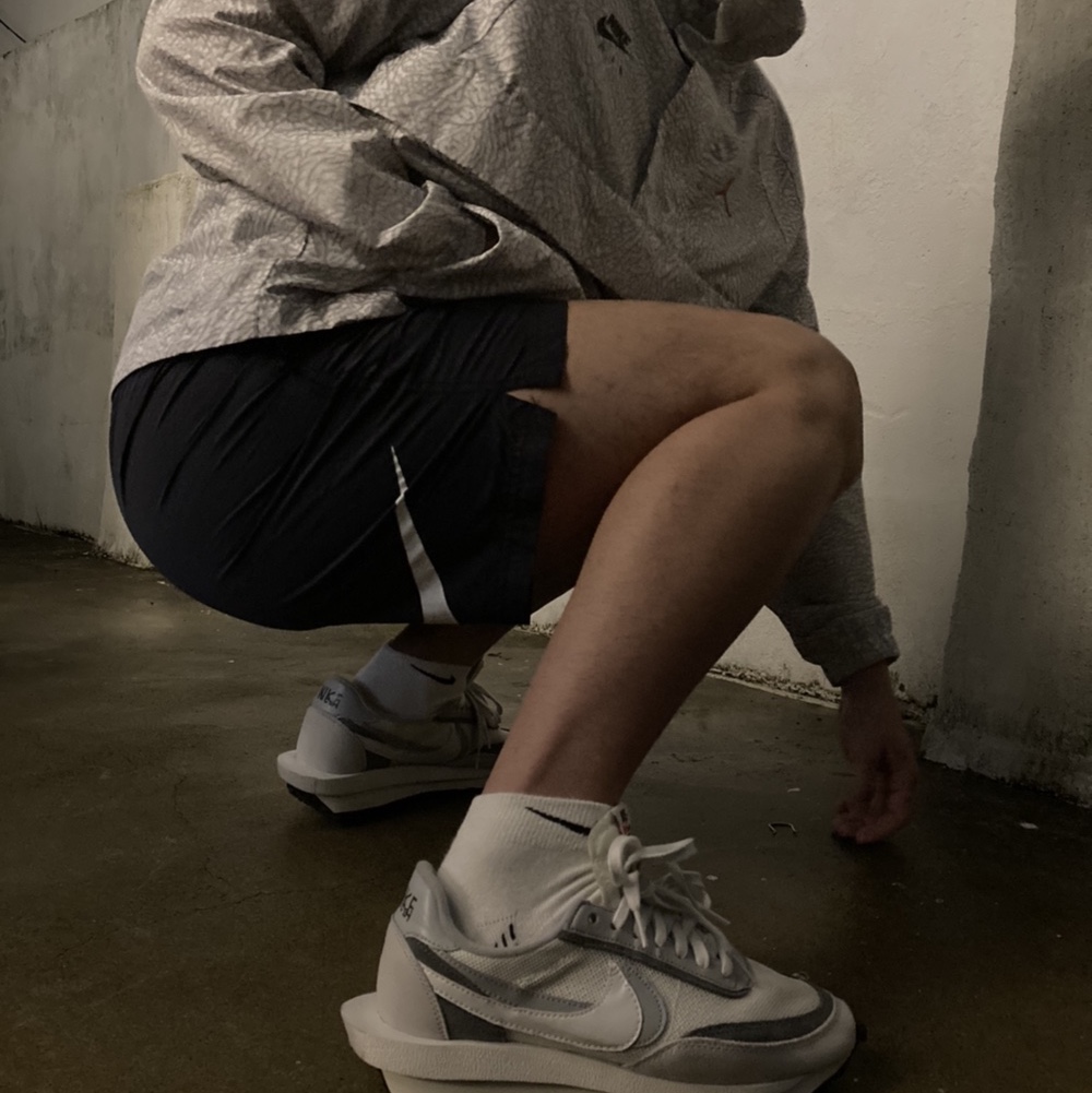 Nike x Sacai LDWaffle Summit White, Nike x Stussy Water Shorts Off Noir 착용 스타일