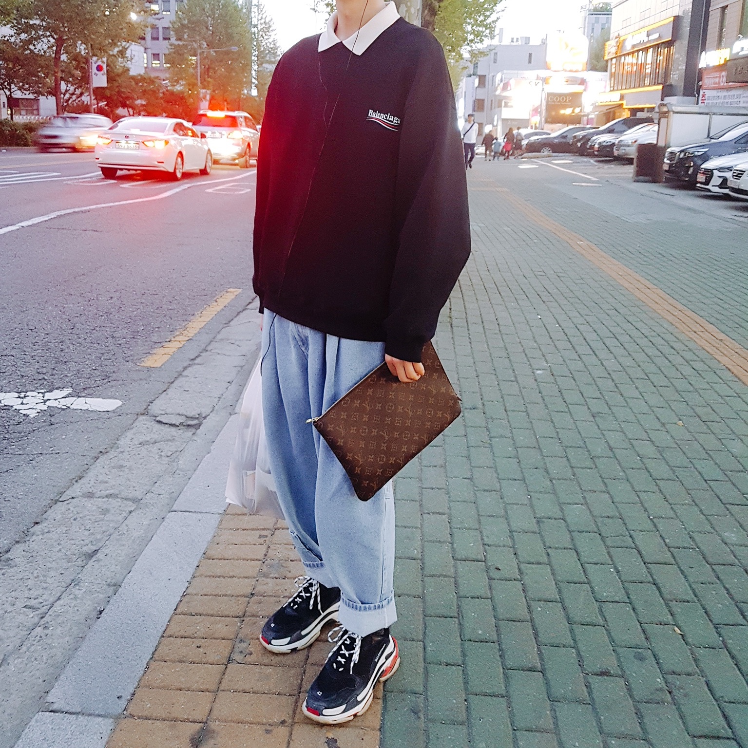 Balenciaga Triple S Trainer Black White Red 2018 착용 스타일