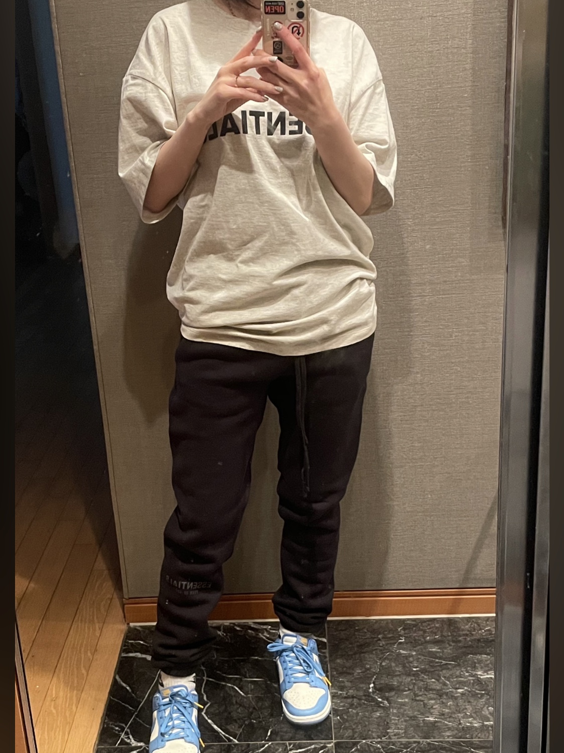 Essentials Sweatpants Dark Slate/Black 2020, Essentials 3D Silicon Applique Boxy T-Shirt Oatmeal/Oatmeal Heather/Light Heather Oatmeal 2020 착용 스타일
