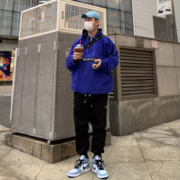 Jordan 1 Retro High OG University Blue 착용 스타일