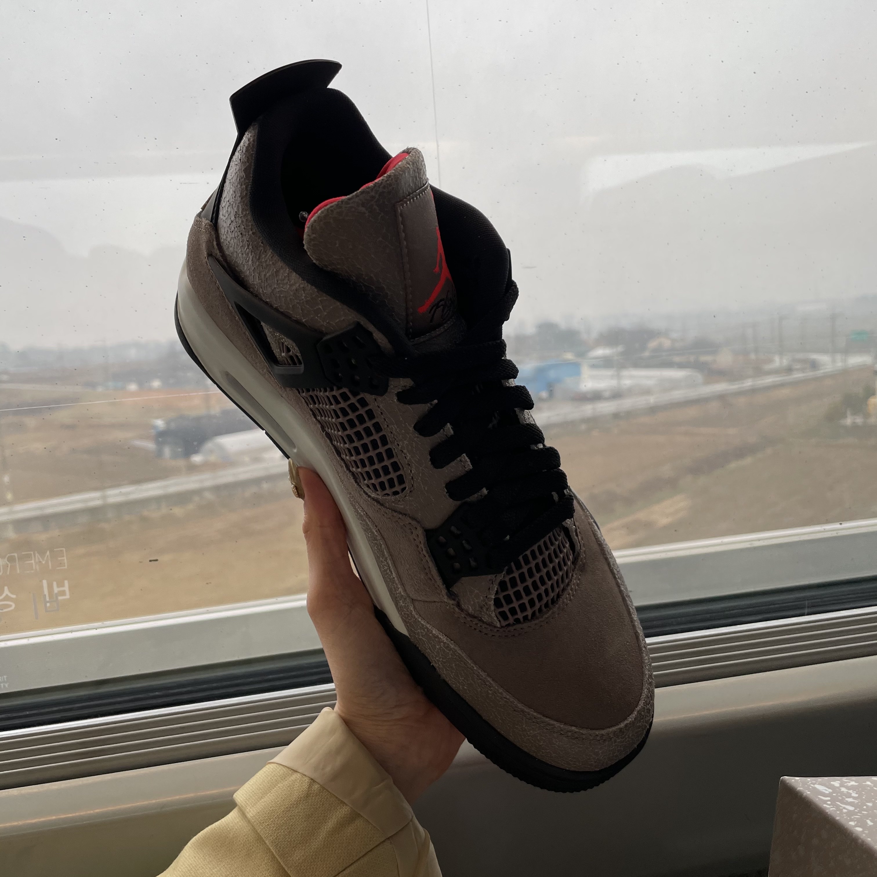 Jordan 4 Retro Taupe Haze 착용 스타일