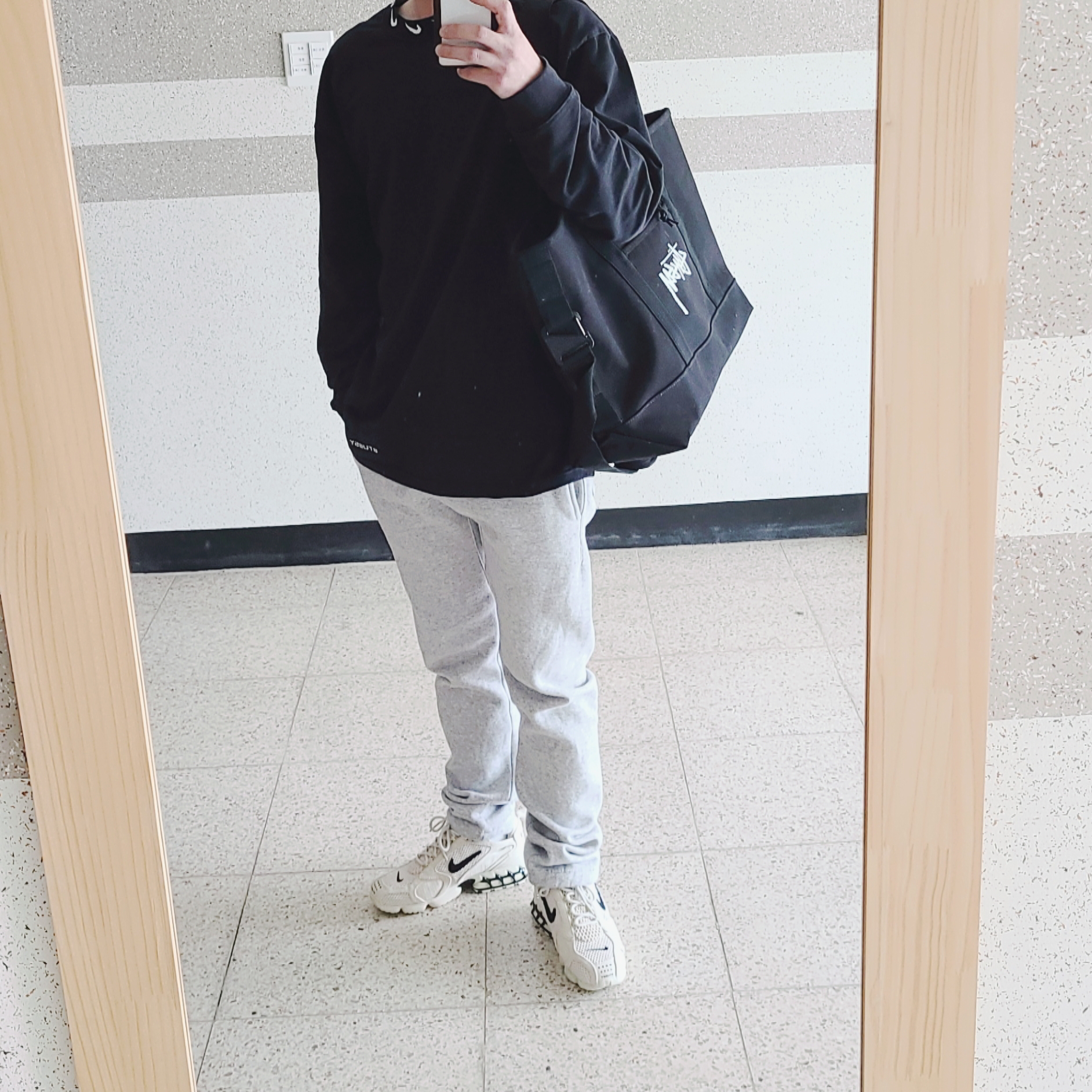 Nike x Stussy Tote Bag, Nike x Stussy Air Zoom Spiridon Cage 2 Fossil 착용 스타일