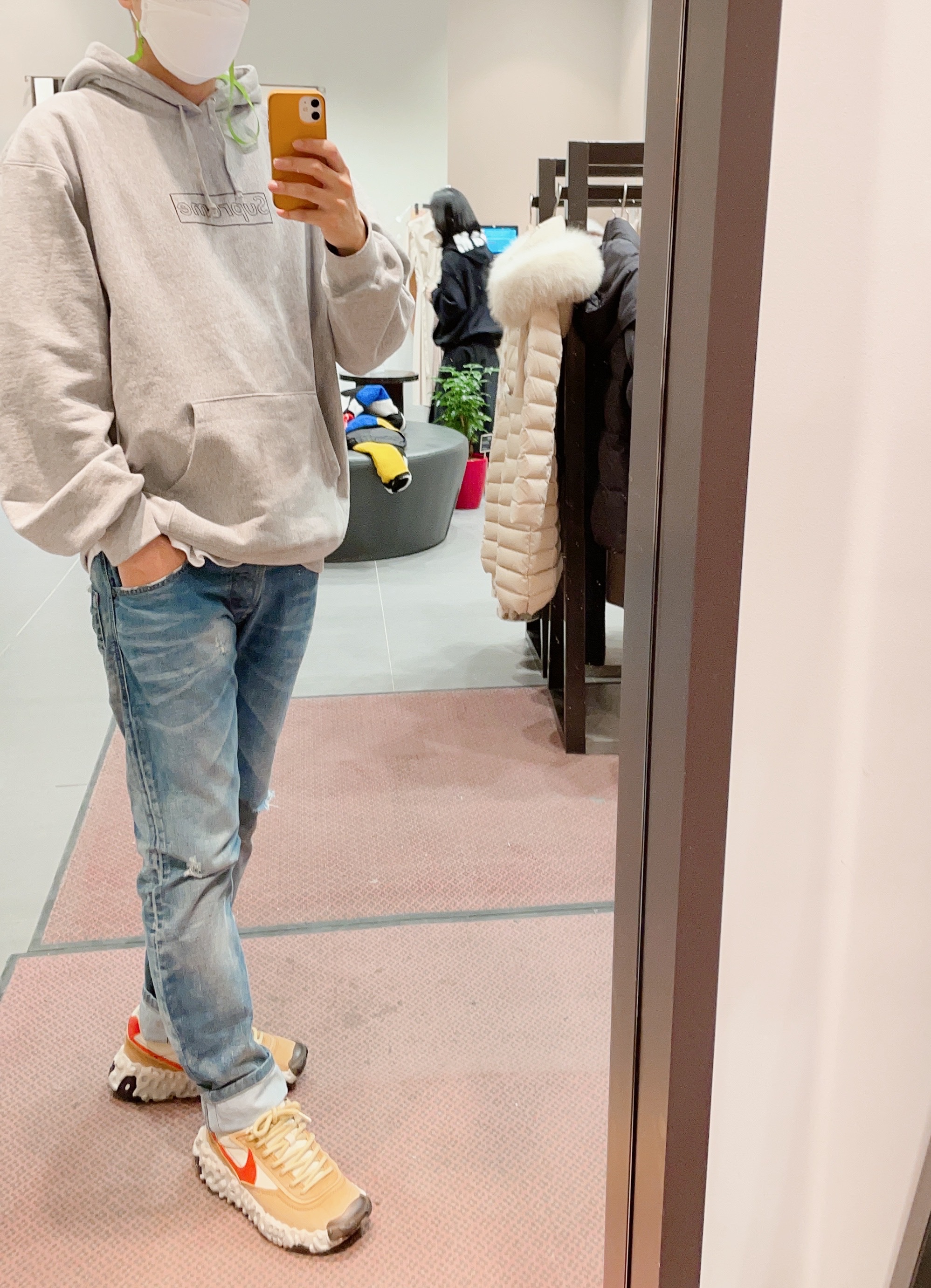 Nike Overbreak SP Fossil, Supreme x Kaws Chalk Logo Hooded Sweatshirt Heather Grey - 21SS 착용 스타일 - 1