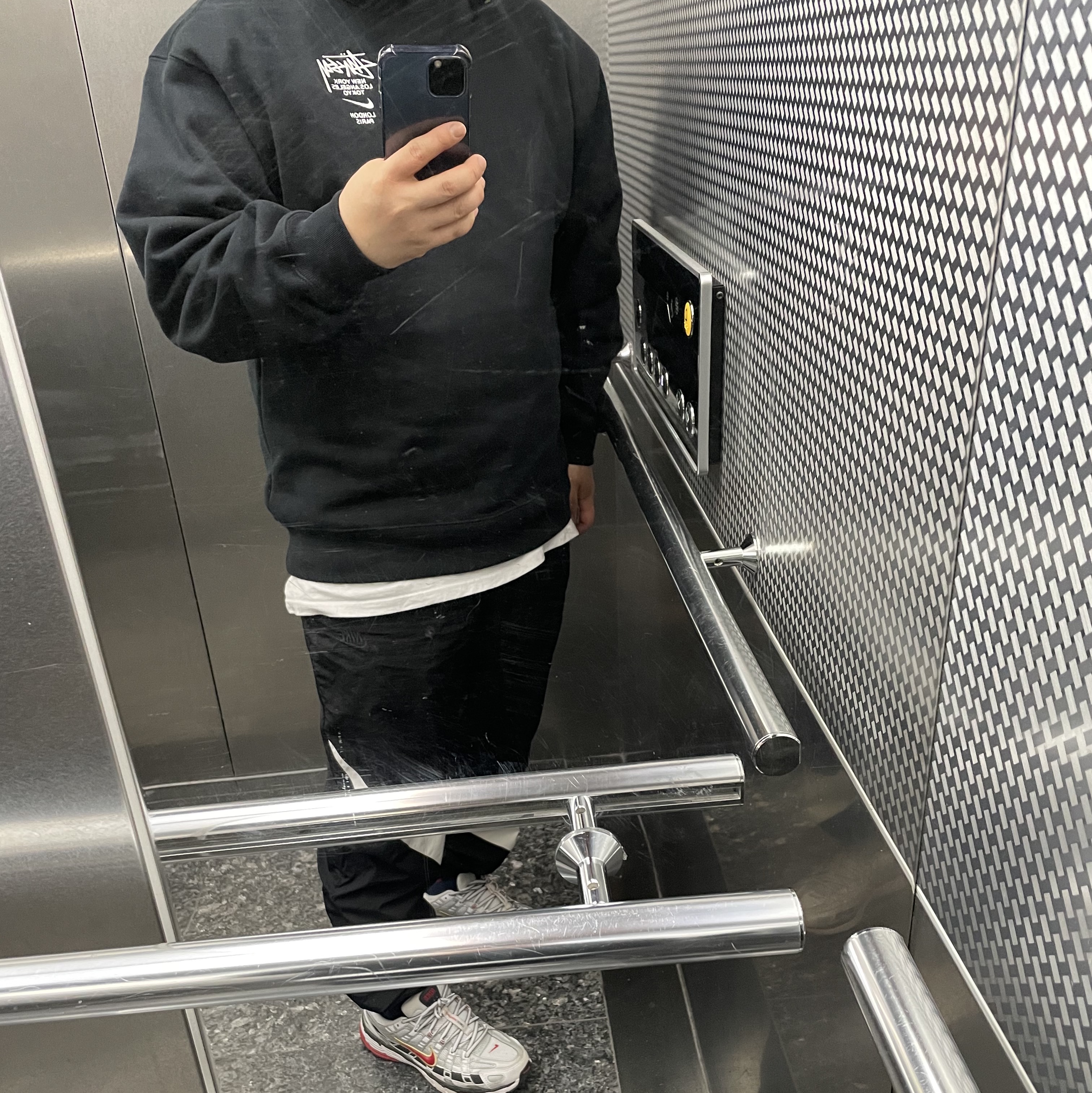 Nike x Stussy NRG ZR Fleece Crewneck Black - US/EU, (W) Nike P-6000 Metallic Silver Red 착용 스타일