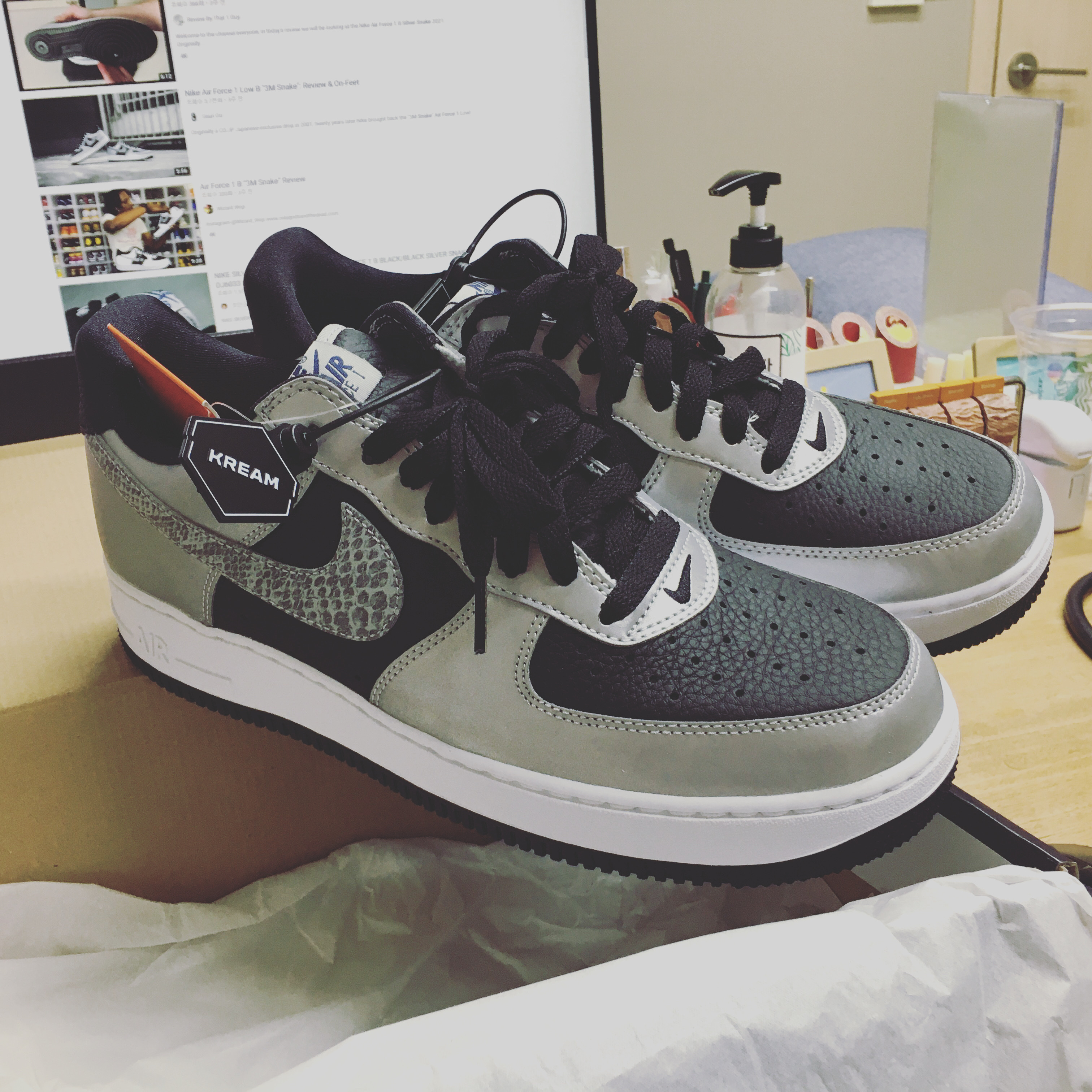 Nike Air Force 1 B Silver Snake 착용 스타일