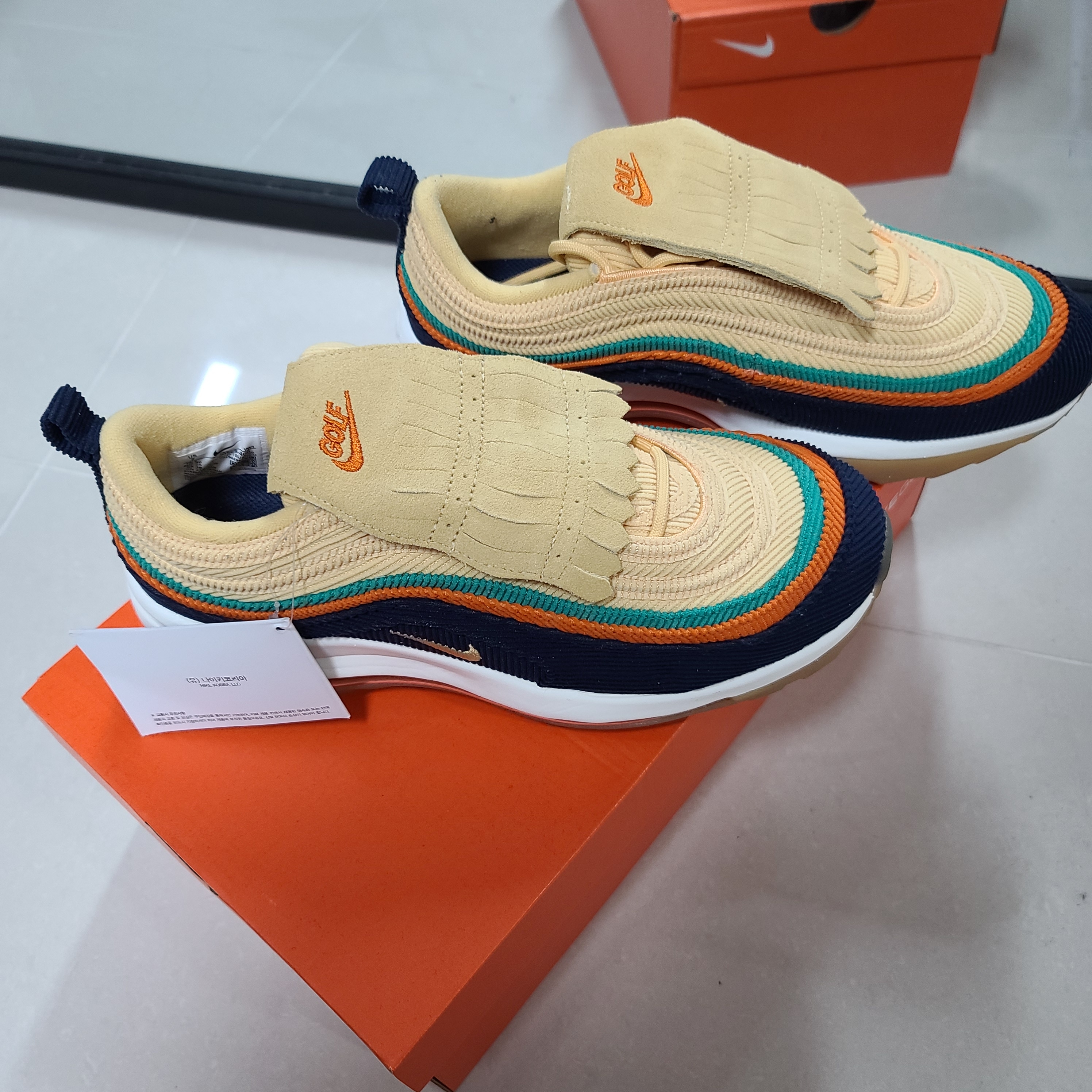 Nike Air Max 97 G NRG Obsidian Gold 착용 스타일