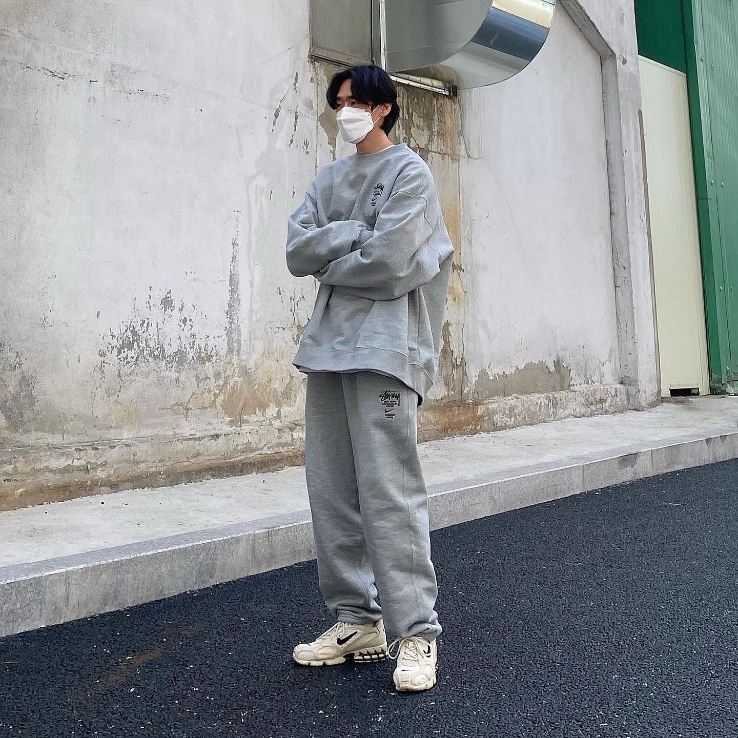 Nike x Stussy Air Zoom Spiridon Cage 2 Fossil, Nike x Stussy NRG ZR Fleece Pants Heather Grey - US/EU 착용 스타일 - 1