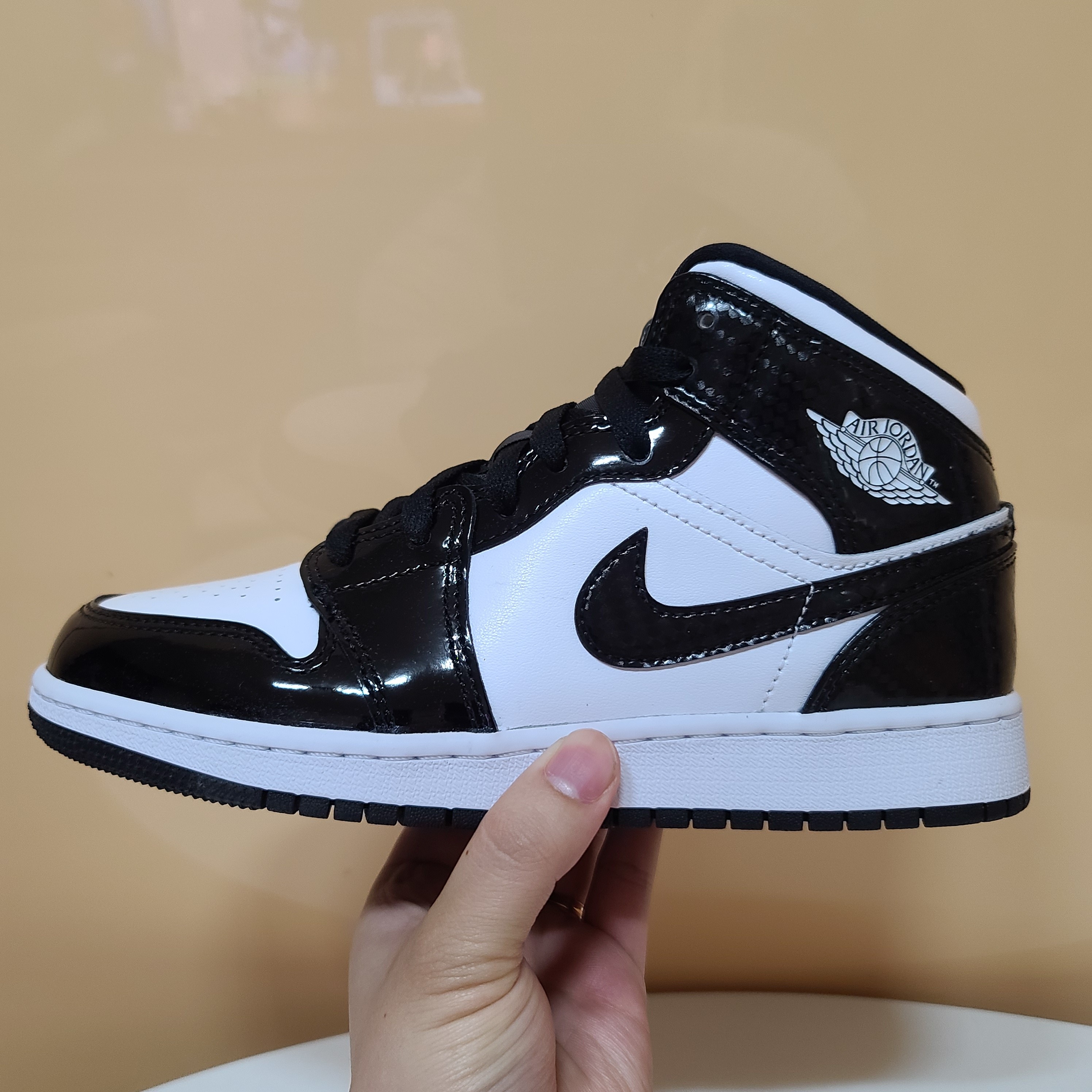 (GS) Jordan 1 Mid SE ASW Black 착용 스타일 - 1