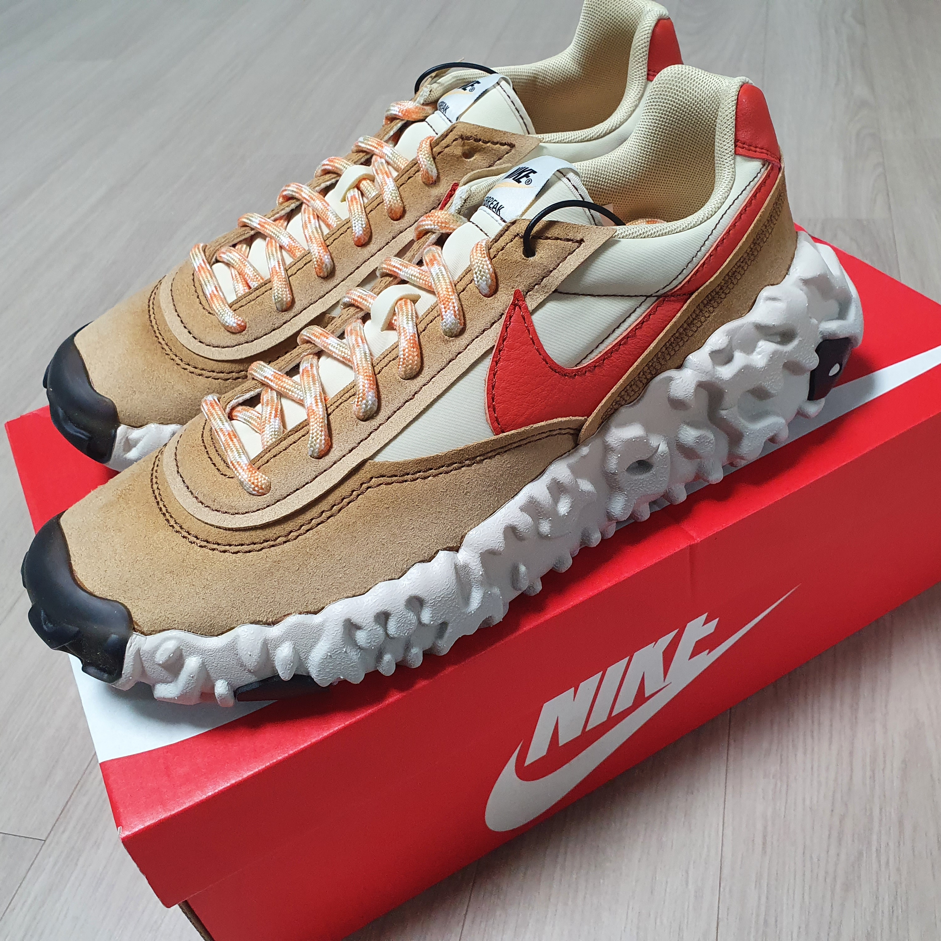Nike Overbreak SP Fossil 착용 스타일
