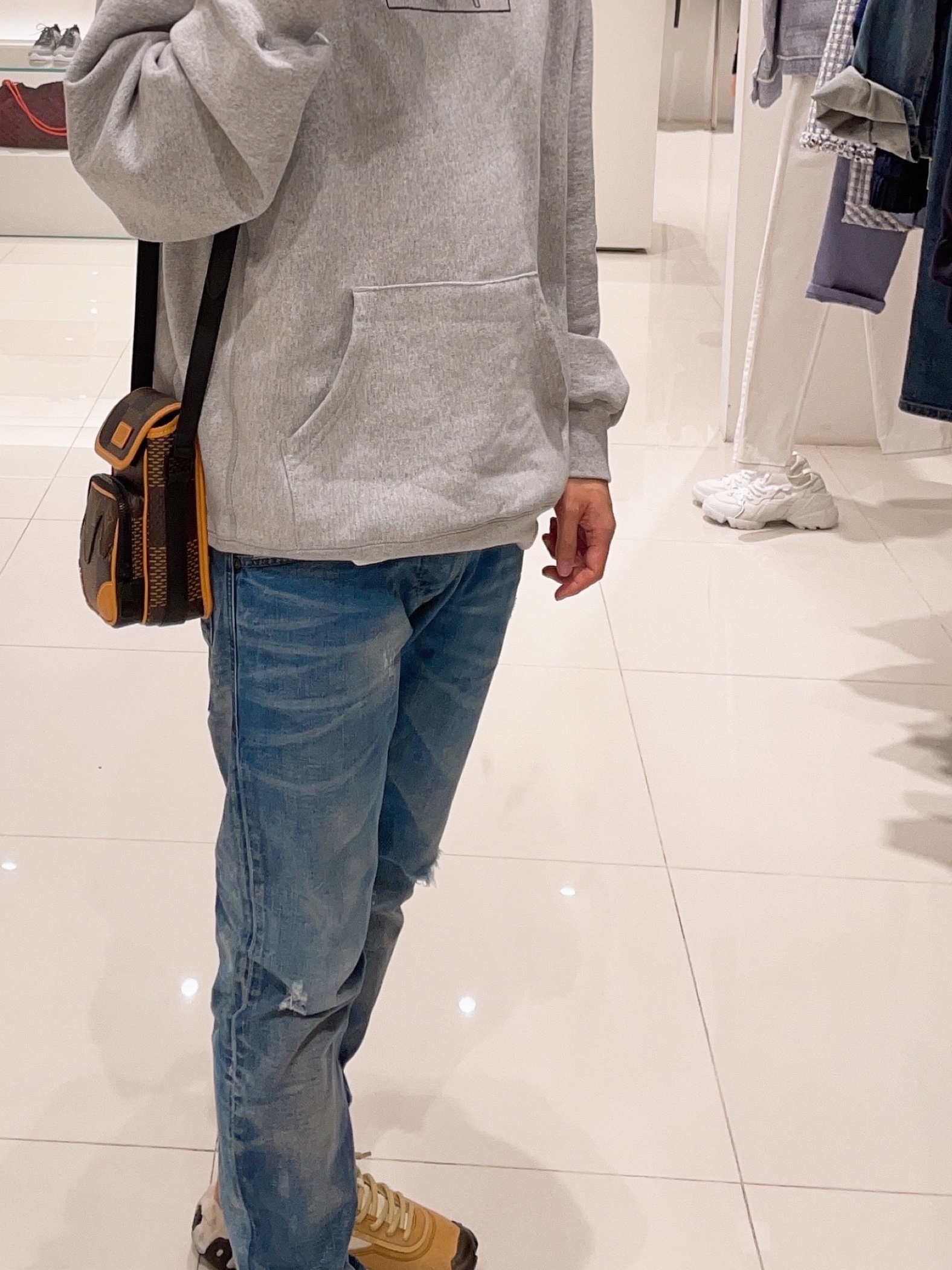 Nike Overbreak SP Fossil, Supreme x Kaws Chalk Logo Hooded Sweatshirt Heather Grey - 21SS 착용 스타일 - 2