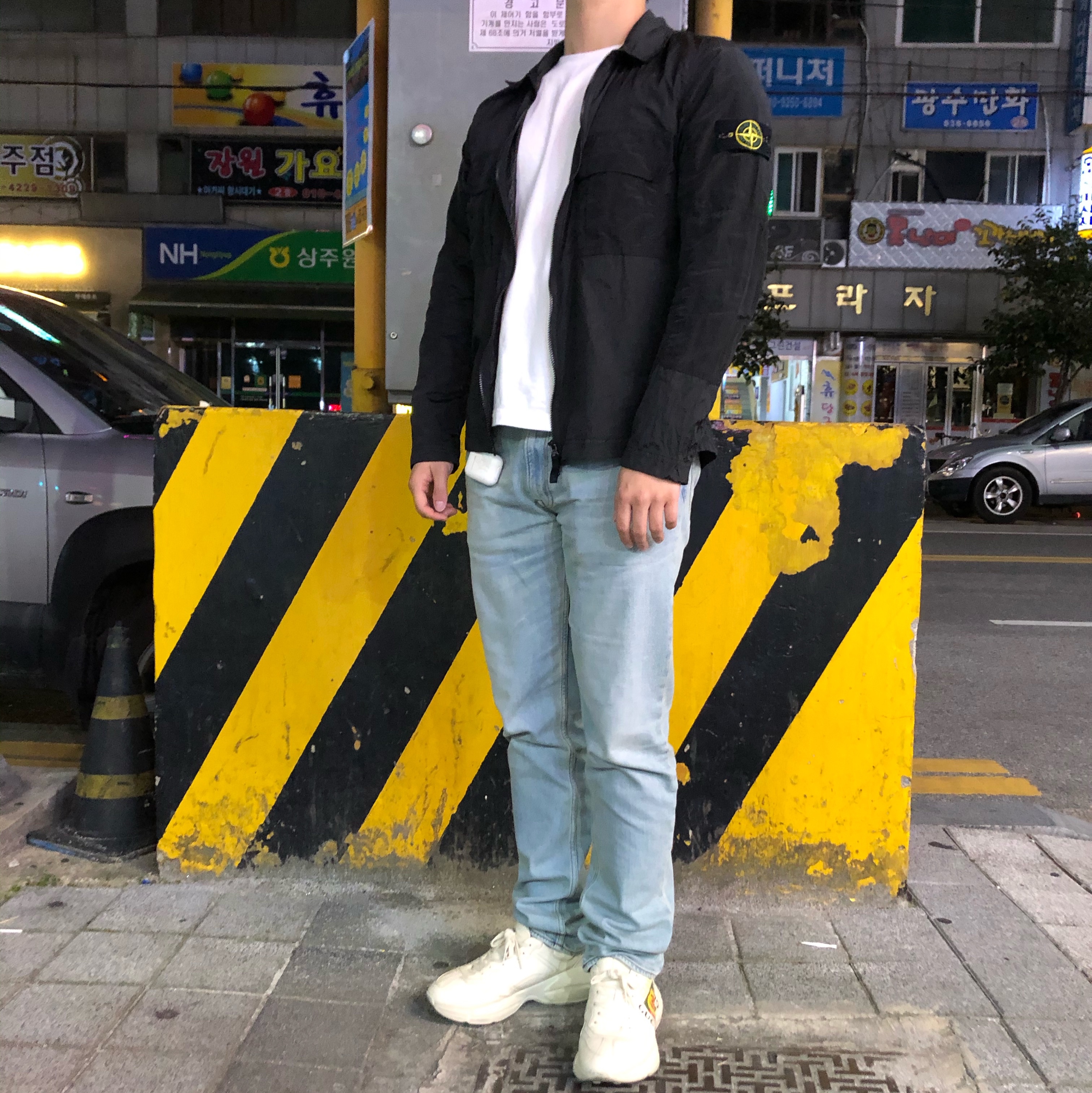 Gucci Rhyton Leather Sneakers Square Logo 착용 스타일