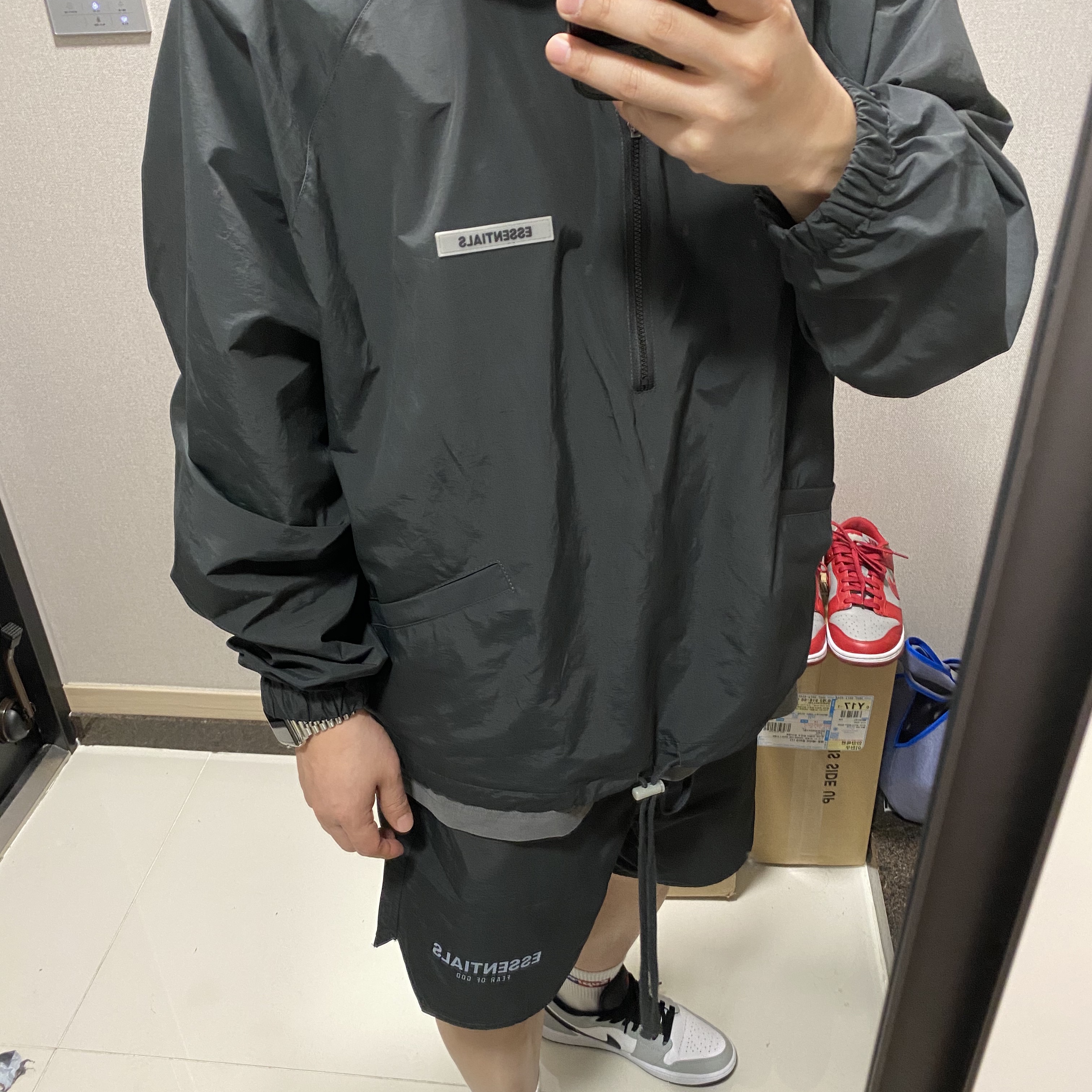 Essentials Volley Shorts Black - 20FW, Essentials Track Jacket Black Reflective - 20FW 착용 스타일