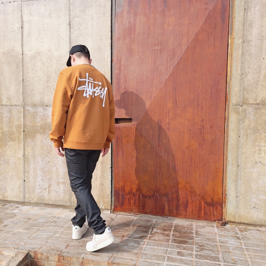 Nike x Stussy Air Force 1 Low Fossil 착용 스타일 - 2