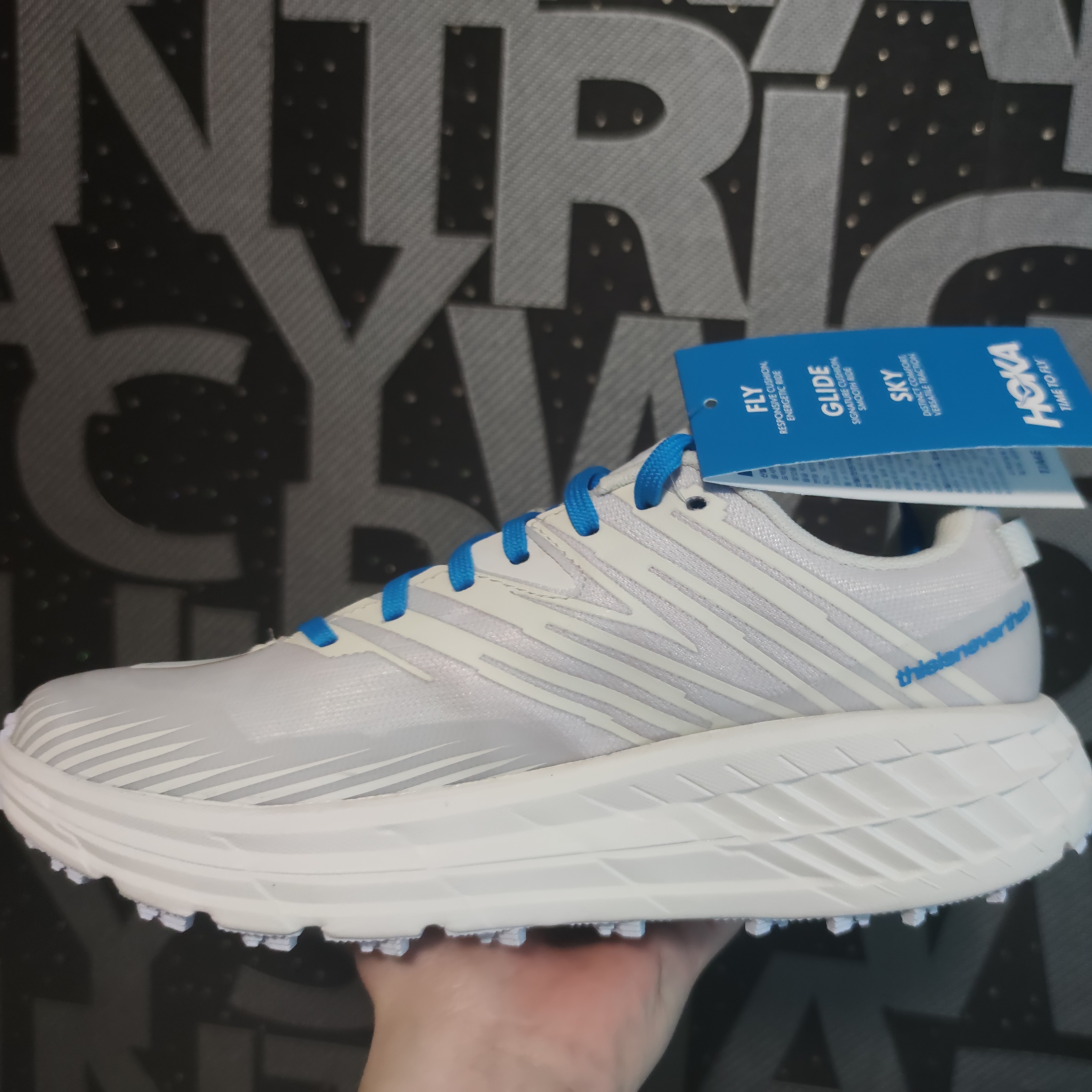 Hoka x Thisisneverthat Speedgoat 4 Marshmallow 착용 스타일 - 1