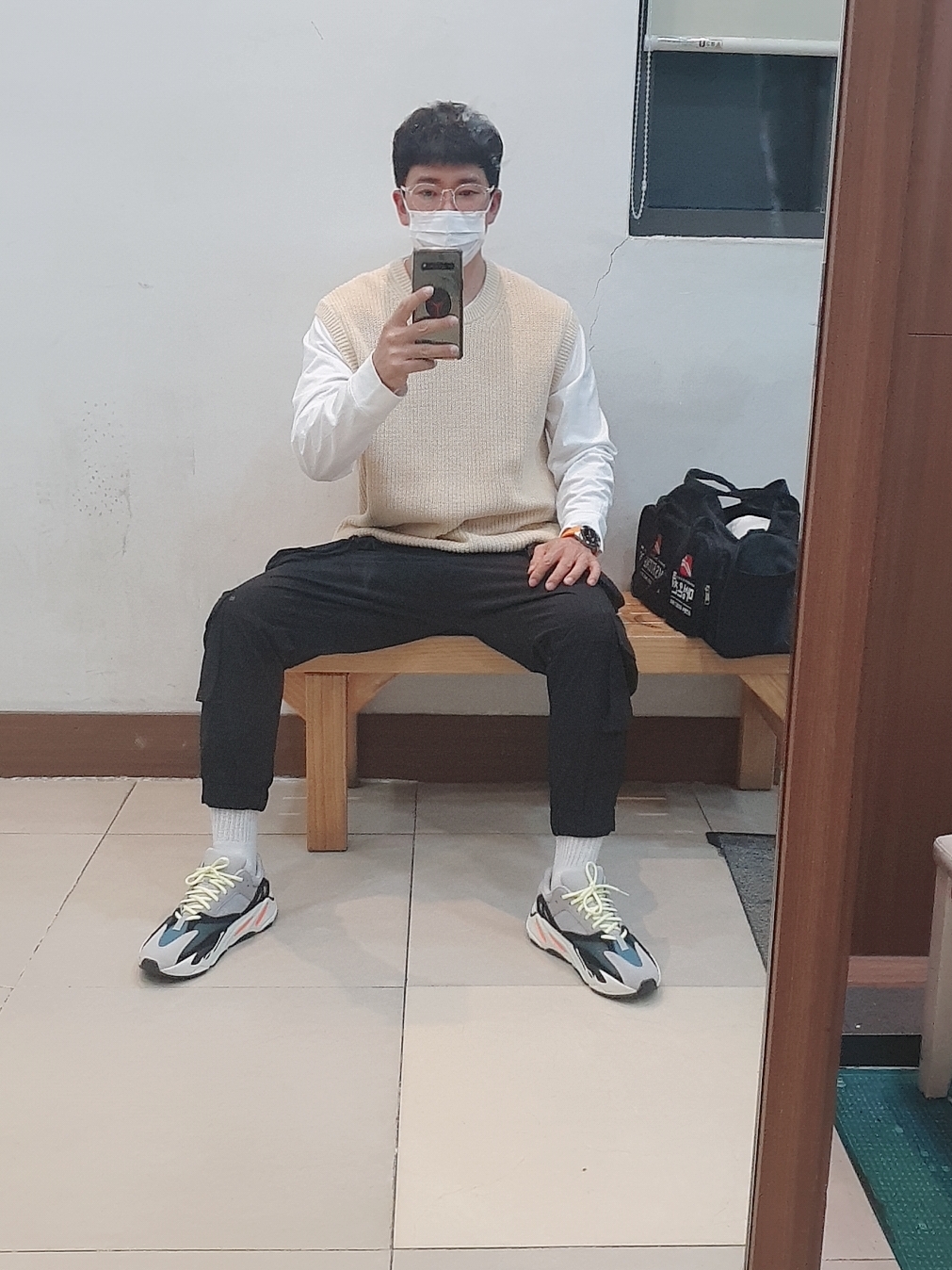 Adidas Yeezy Boost 700 Wave Runner Solid Grey 2017/2019 착용 스타일 - 4