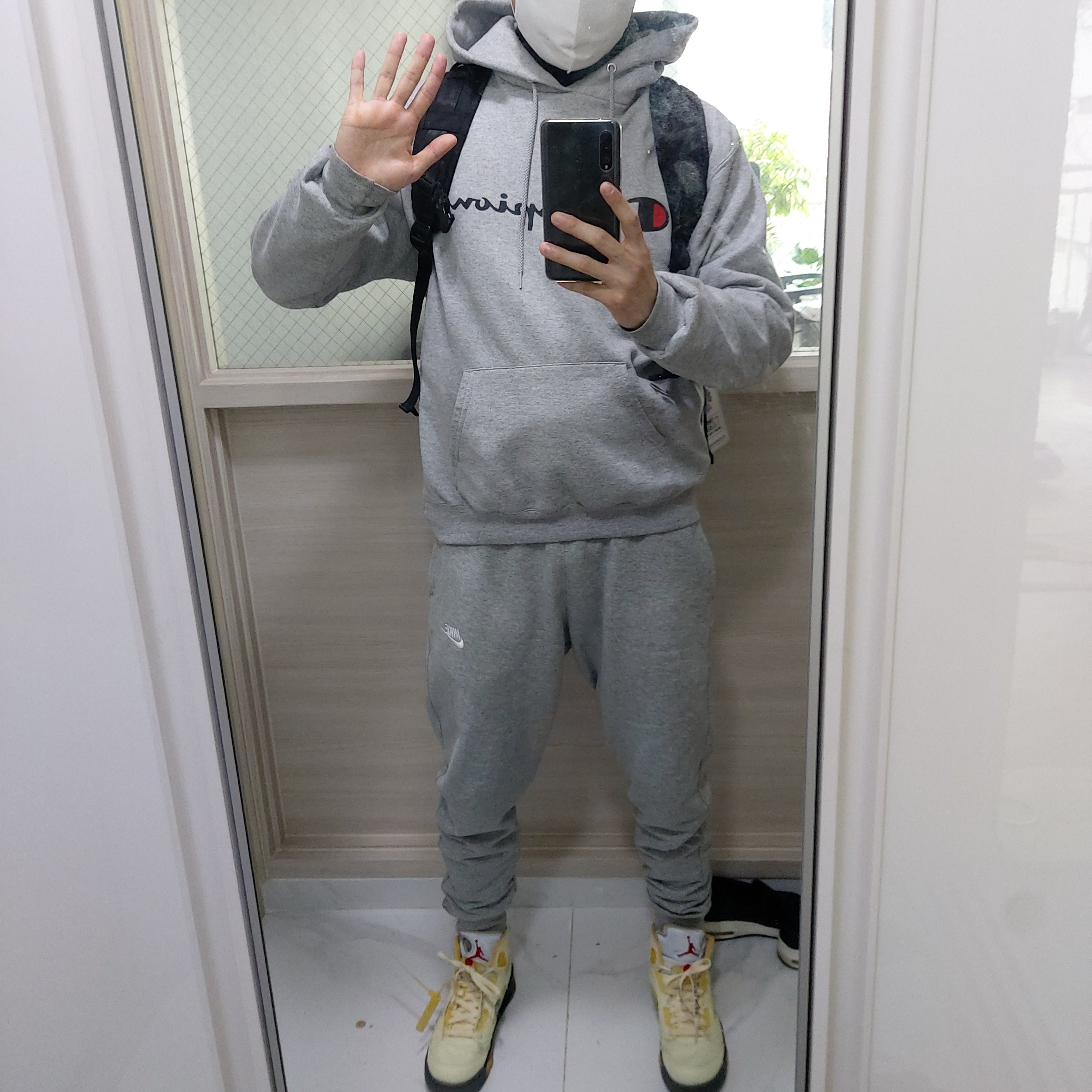 Jordan 5 x Off-White Retro SP Sail Fire Red 착용 스타일