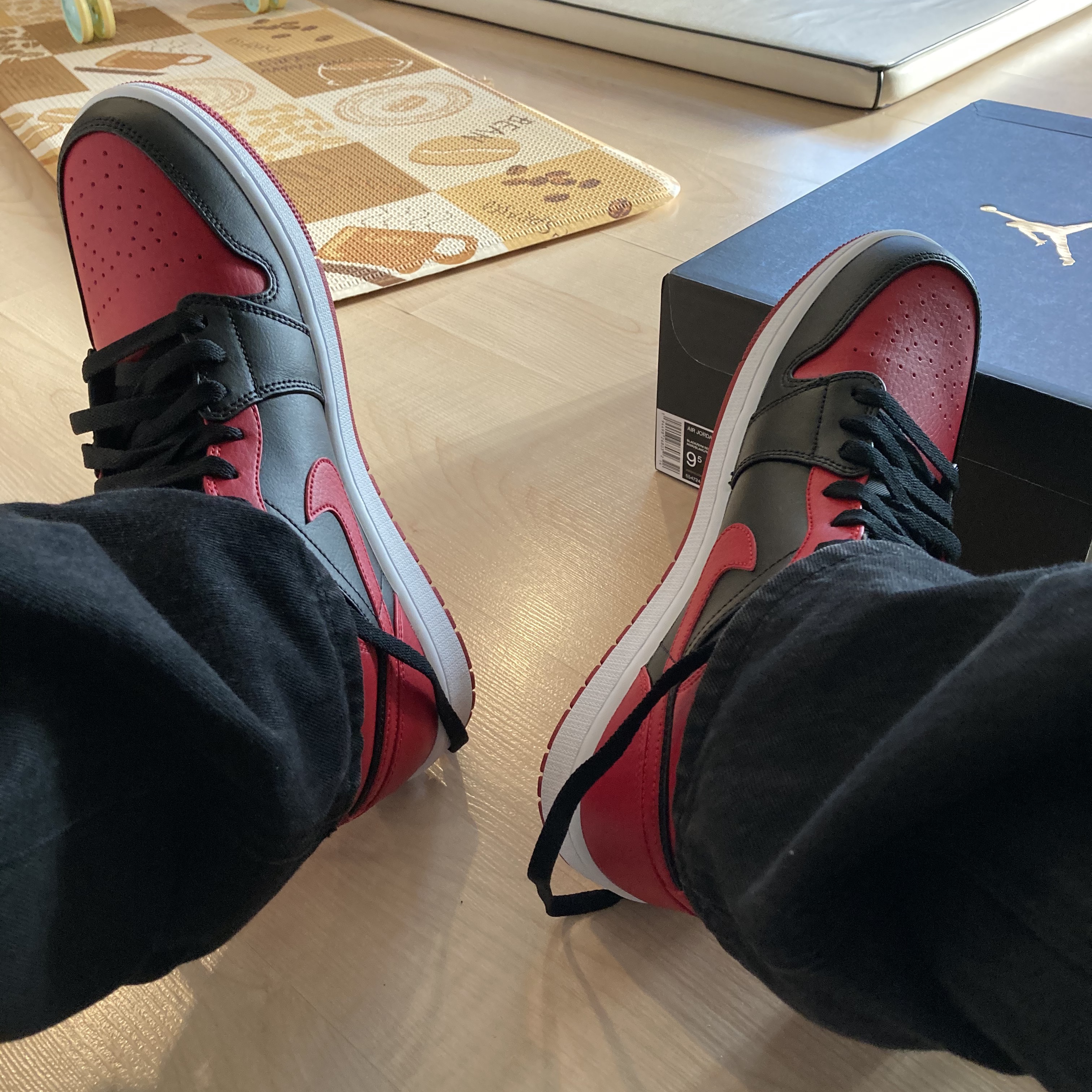 Jordan 1 Mid Bred Banned 2020 착용 스타일 - 1