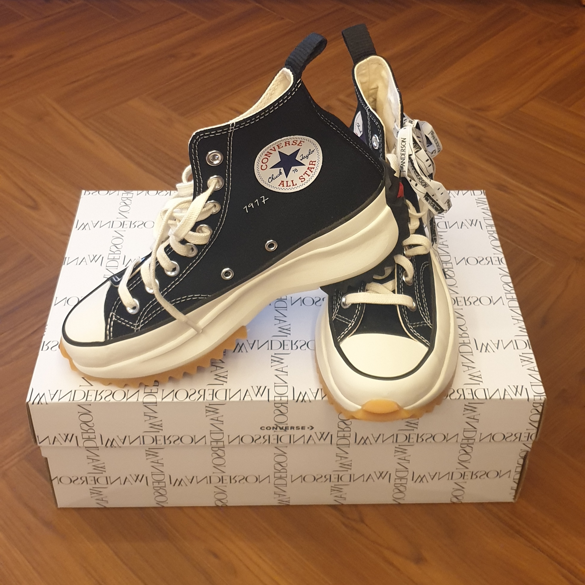 Converse x JW Anderson Run Star Hike Hi Black 착용 스타일 - 1