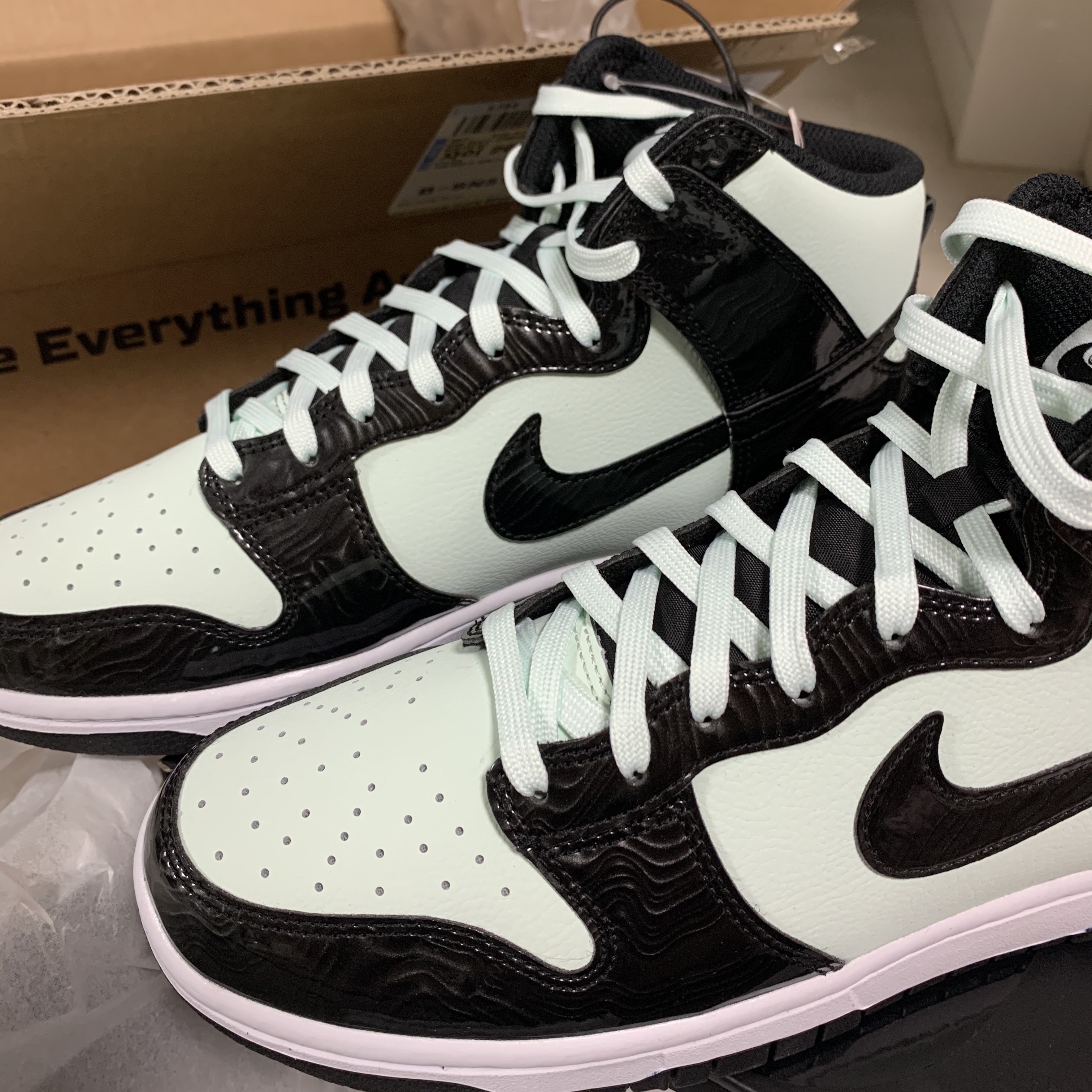 Nike Dunk High Barely Green 착용 스타일 - 3