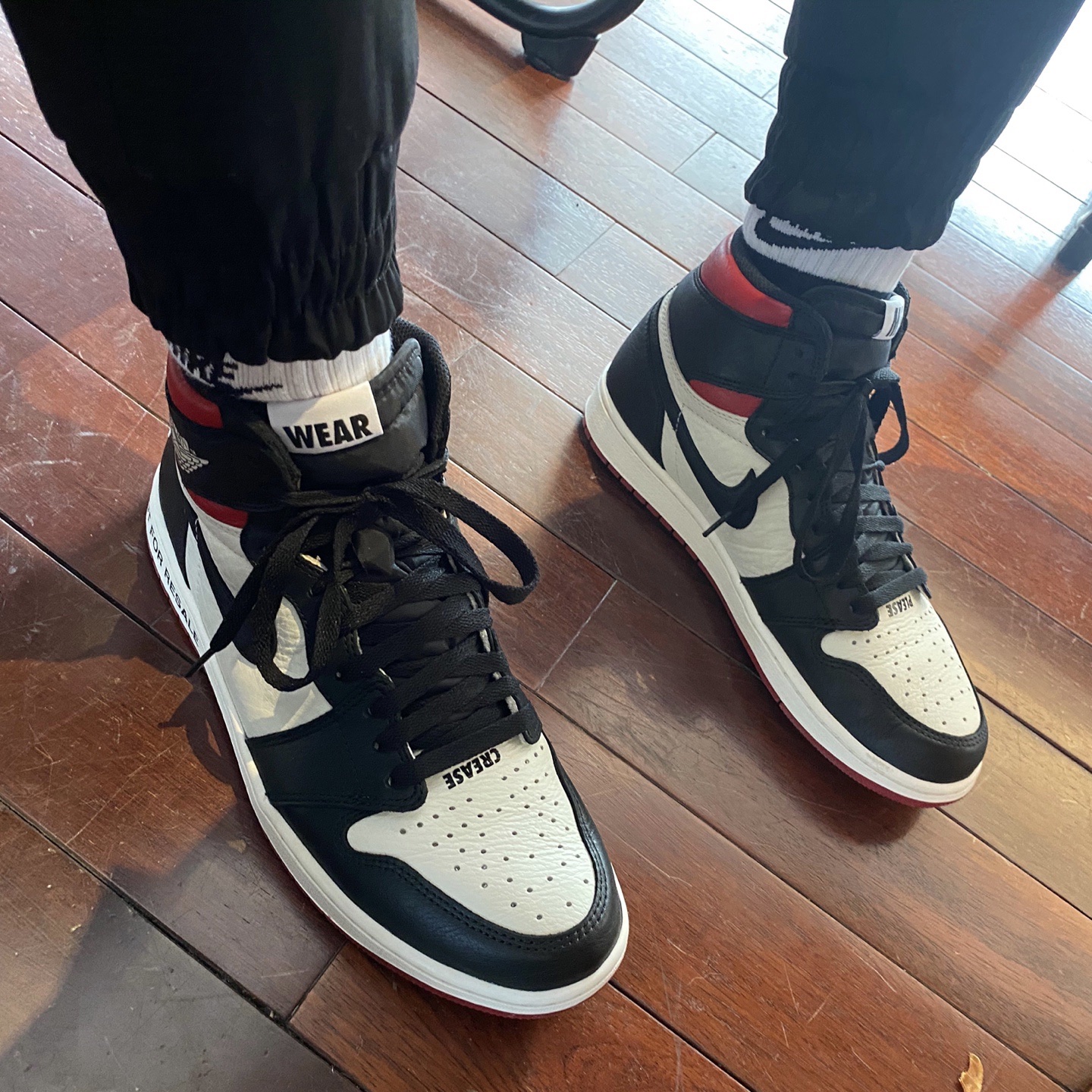 Jordan 1 Retro High Not for Resale Varsity Red 착용 스타일