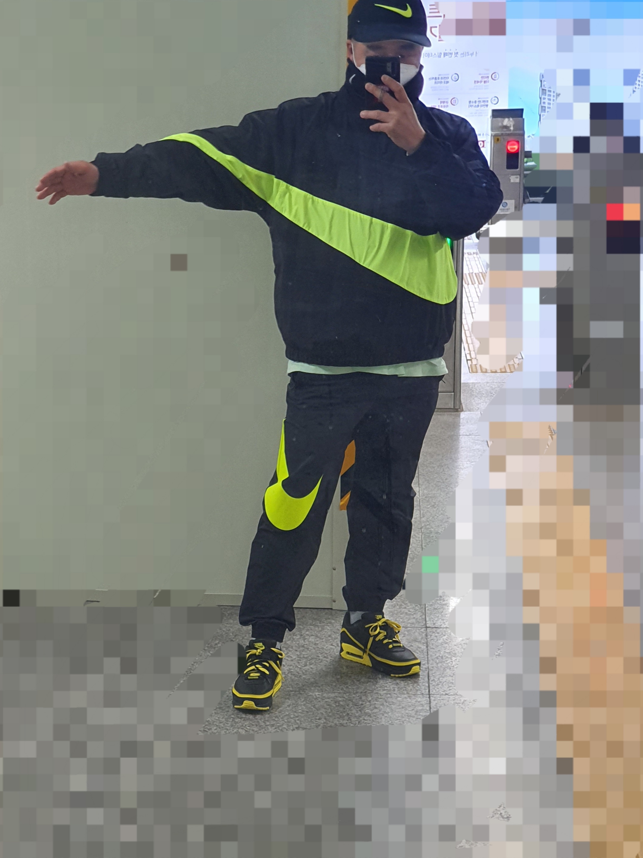 Nike Air Force 1 React LV8 Barely Green, Nike x Stussy Beach Pants Bright Cactus 착용 스타일 - 4