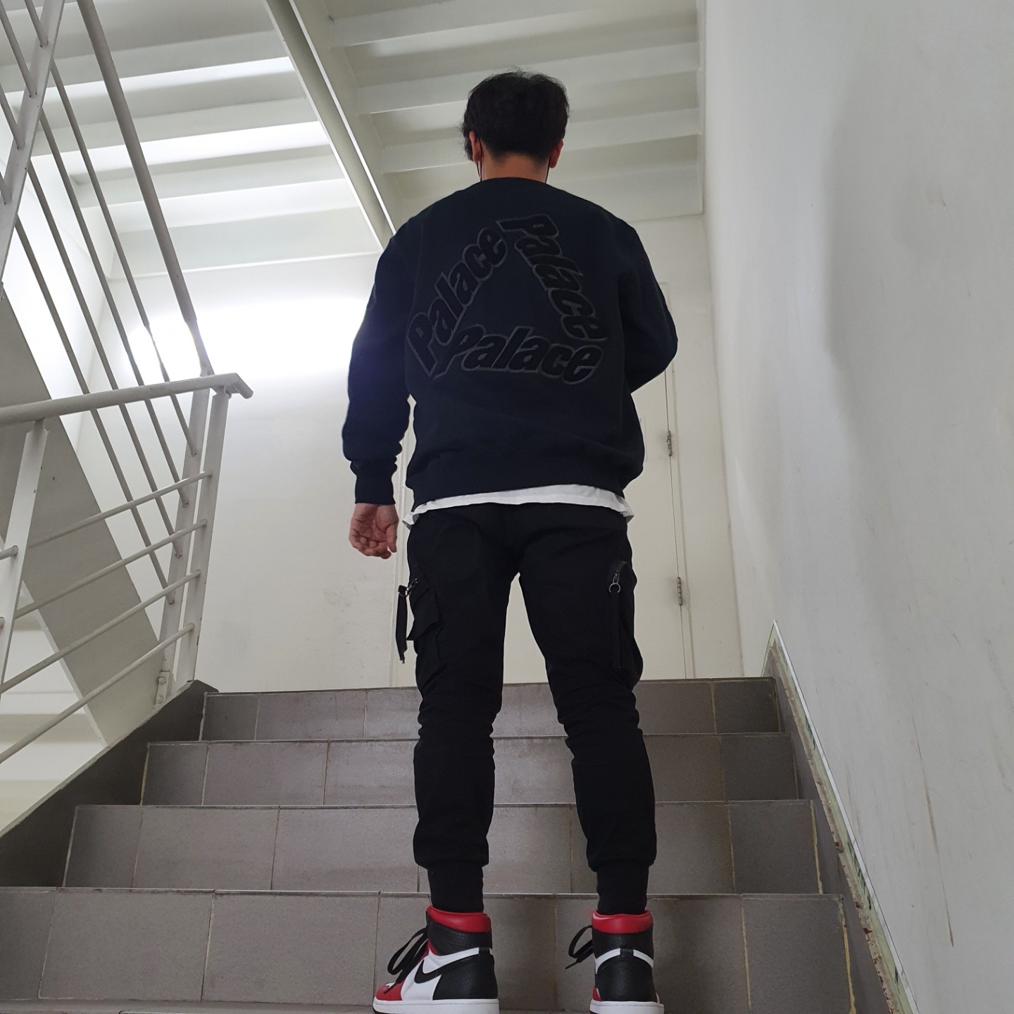 (W) Jordan 1 Retro High Satin Red, Palace P-3 Chenille Crew Black - 21SS 착용 스타일