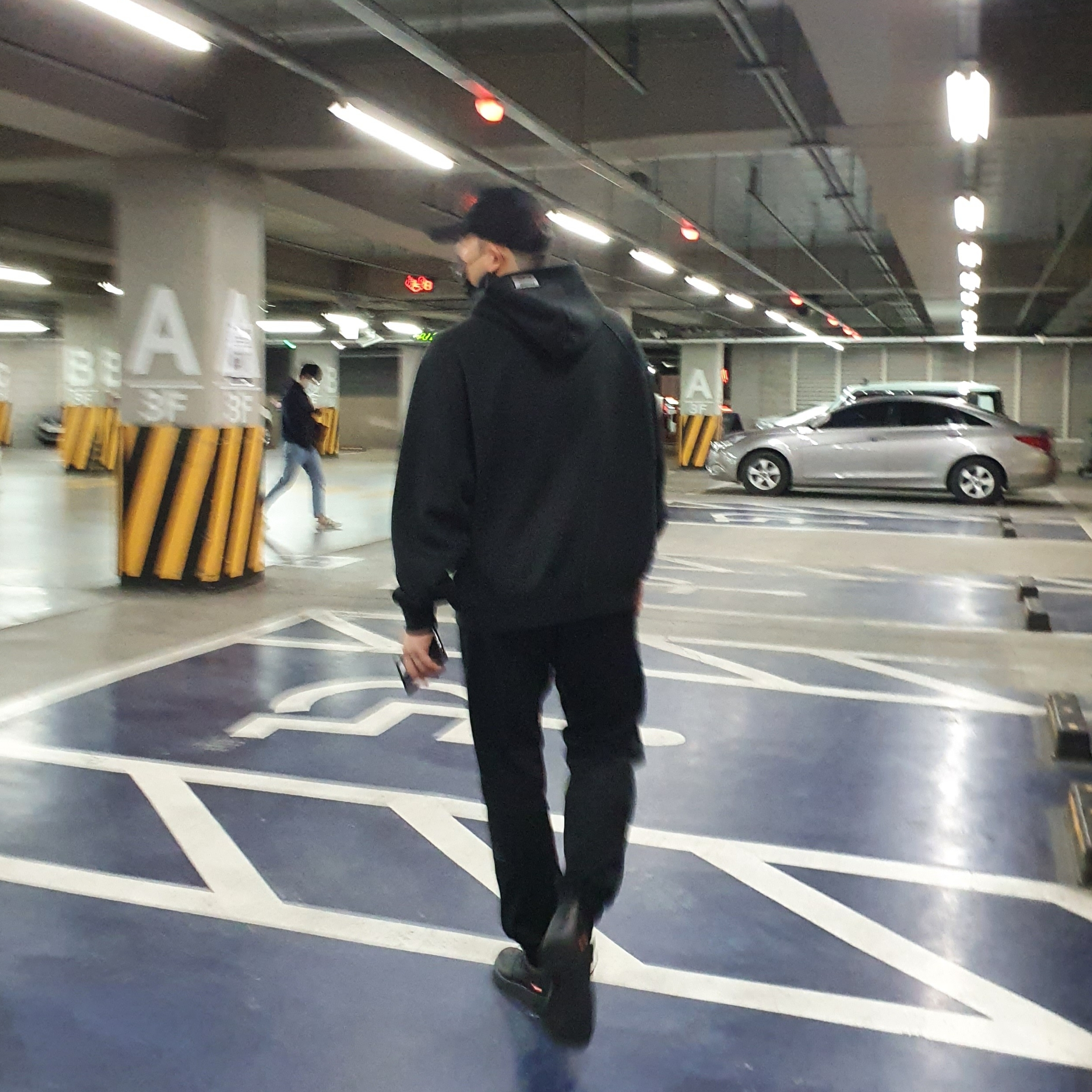 Nike x Supreme Air Force 1 Low Black, Essentials 3D Silicon Applique Pullover Hoodie Dark Slate/Black 2020 착용 스타일 - 1