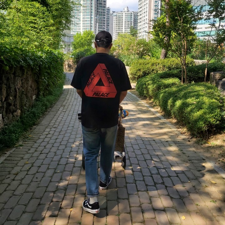 Palace Tri-To-Help T-Shirt Red - 20FW 착용 스타일