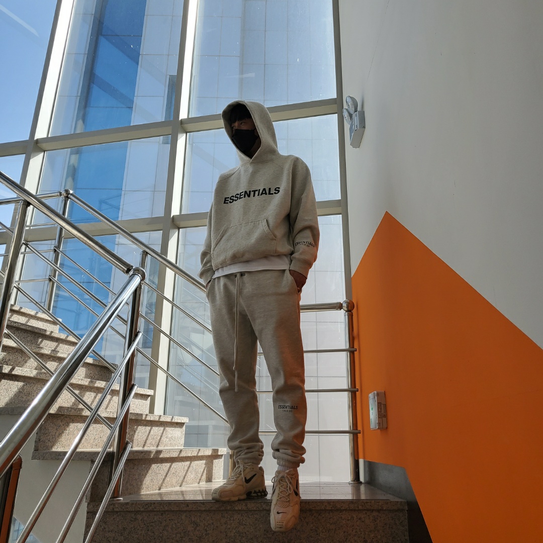 Essentials 3D Silicon Applique Pullover Hoodie Oatmeal/Oatmeal Heather/Light Heather Oatmeal 2020, Essentials Sweatpants Oatmeal/Oatmeal Heather/Light Heather Oatmeal 2020 착용 스타일