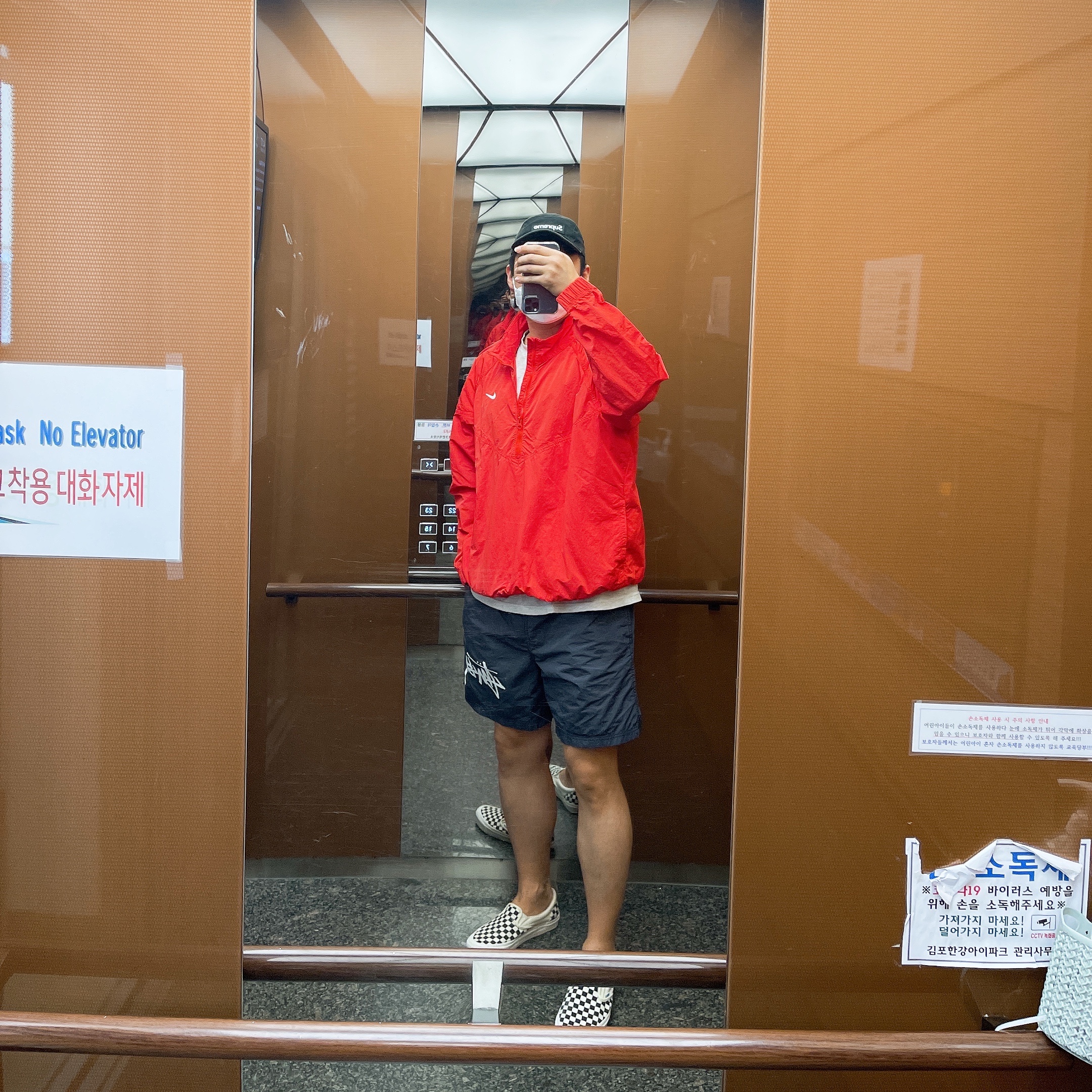 Nike x Stussy Windrunner Jacket Habanero Red, Nike x Stussy Water Shorts Off Noir 착용 스타일
