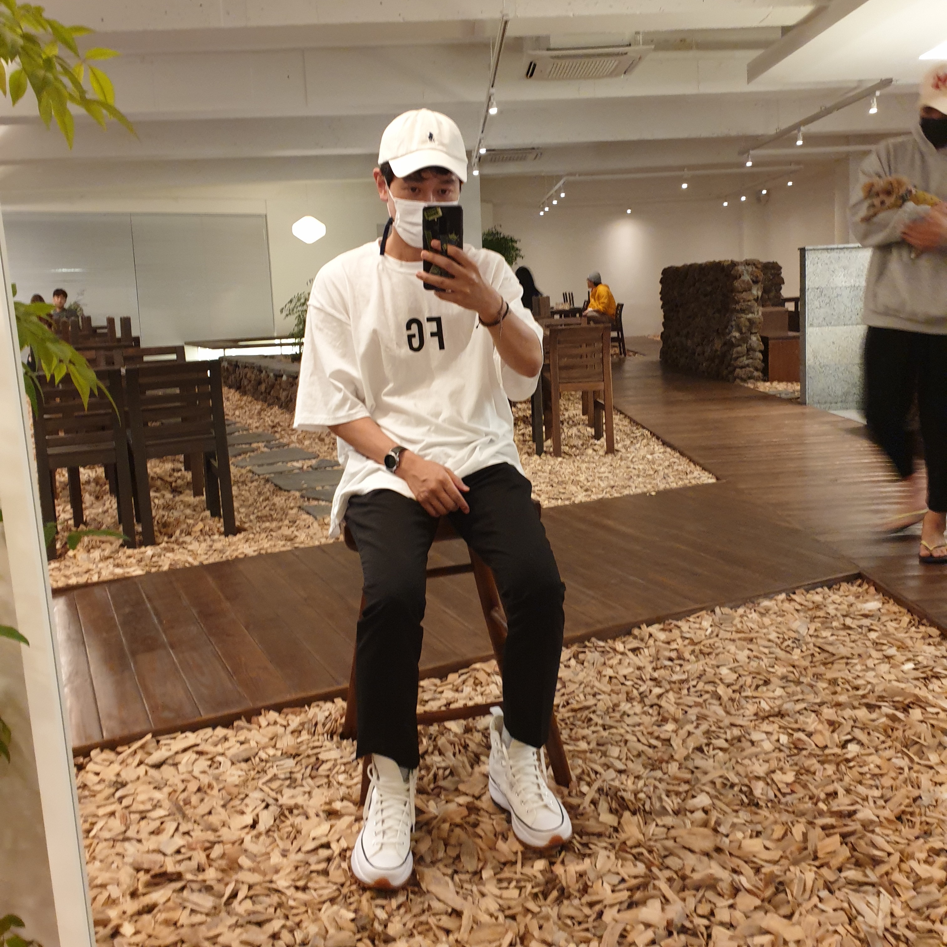 Converse Run Star Hike Hi White Black Gum 착용 스타일