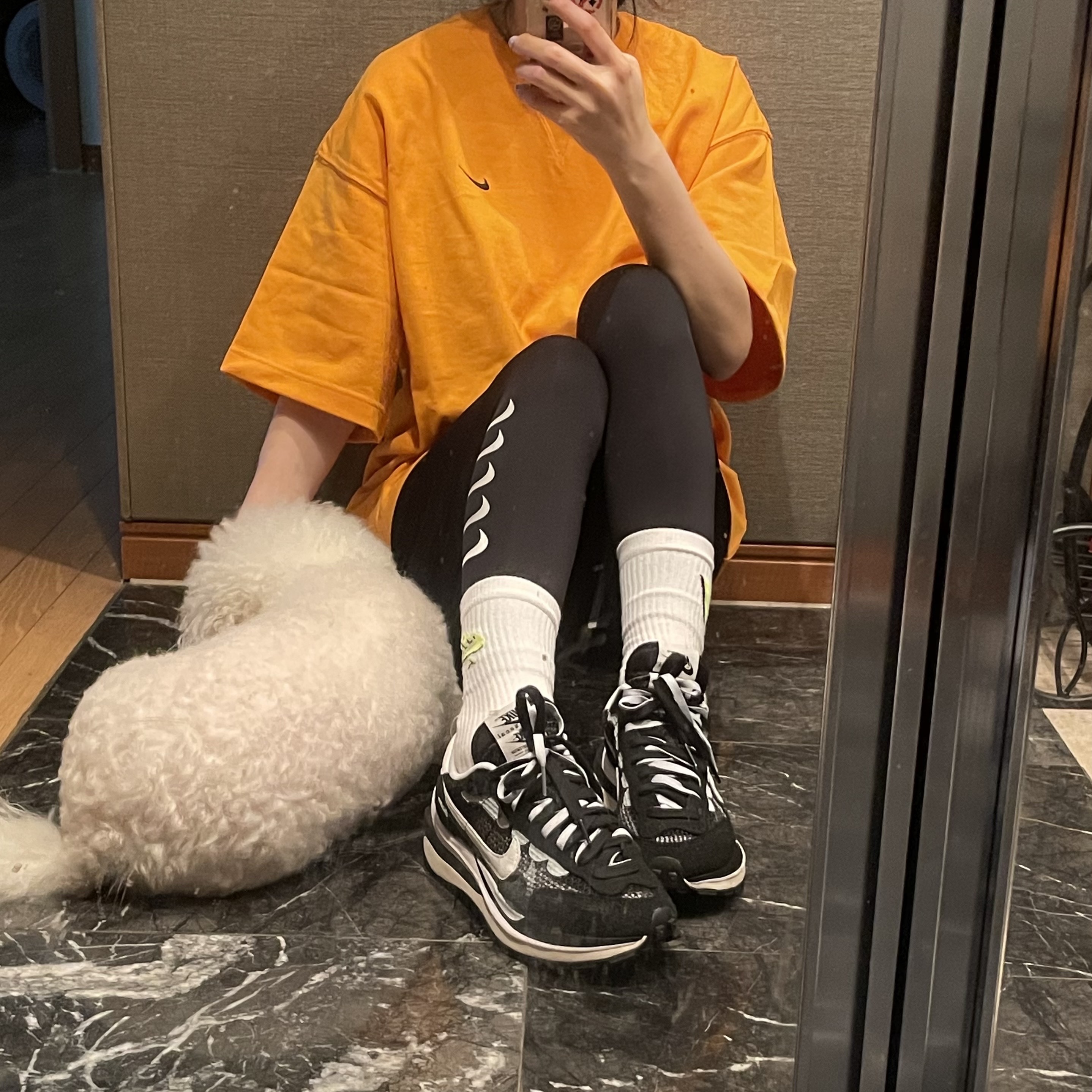 Nike x Kim Jones Oversized T-Shirt Circuit Orange - Asia, Nike x Kim Jones Crew Socks White (2 Pack) 착용 스타일