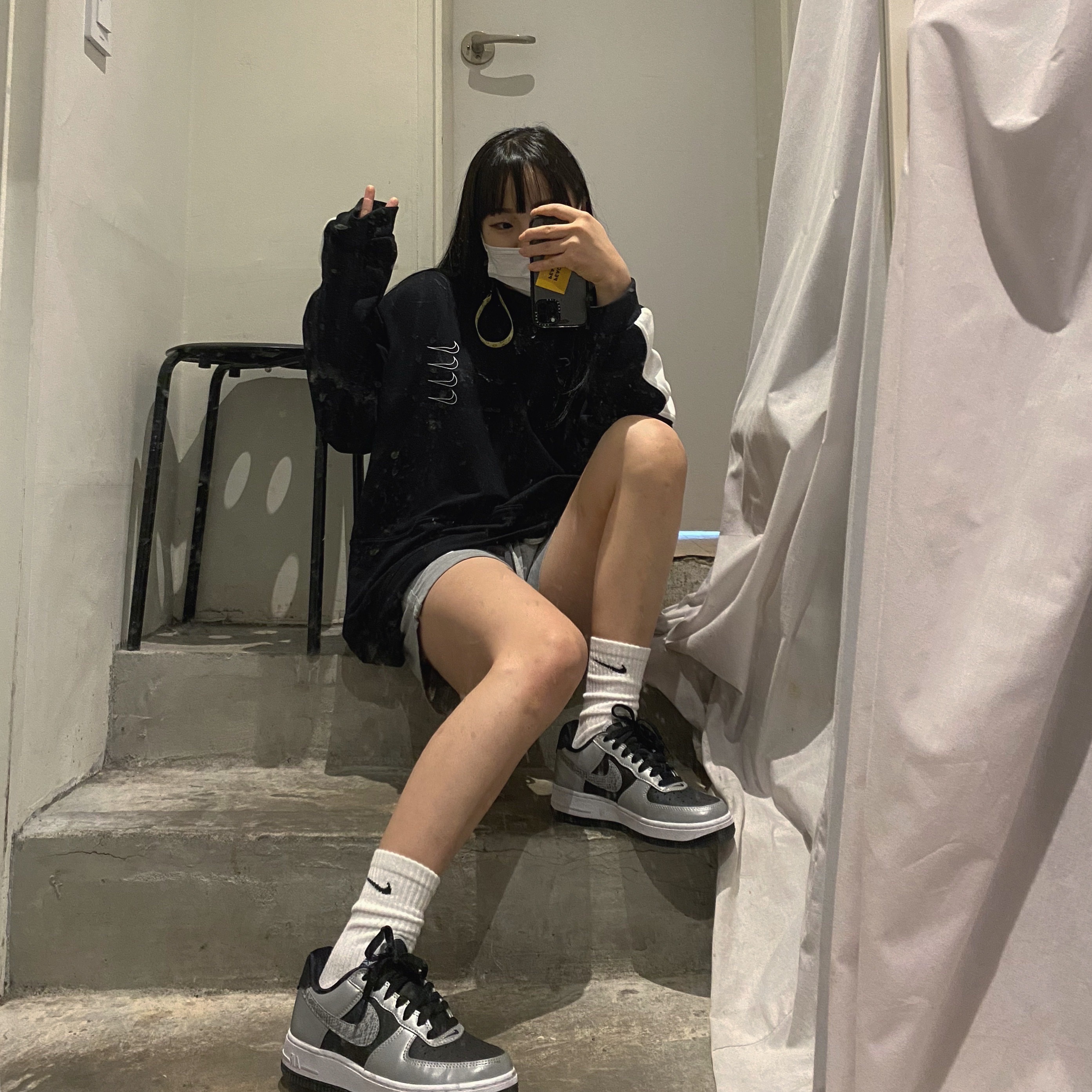 Nike Air Force 1 B Silver Snake 착용 스타일