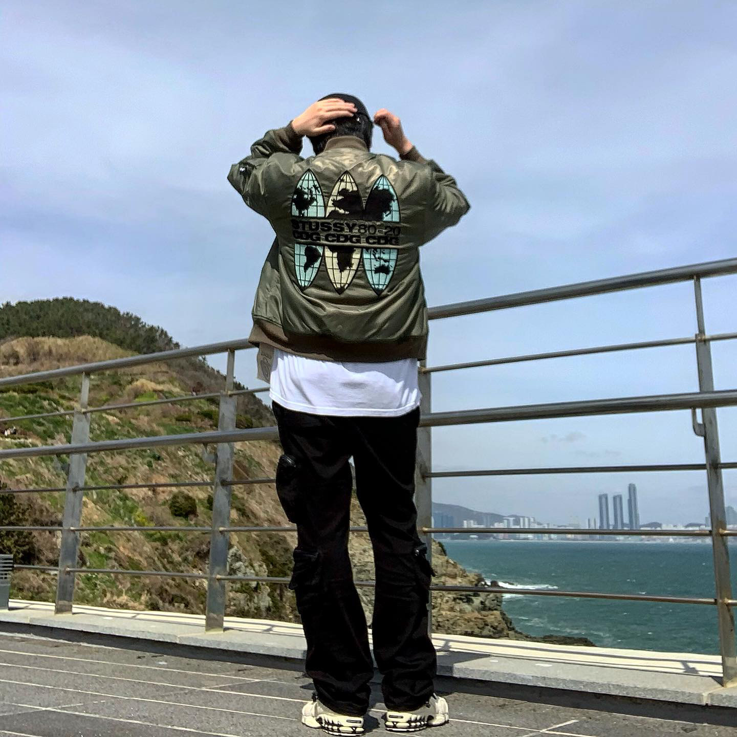 Nike x Stussy Air Zoom Spiridon Cage 2 Fossil, Stussy x CDG MA-1 Jacket Olive 착용 스타일