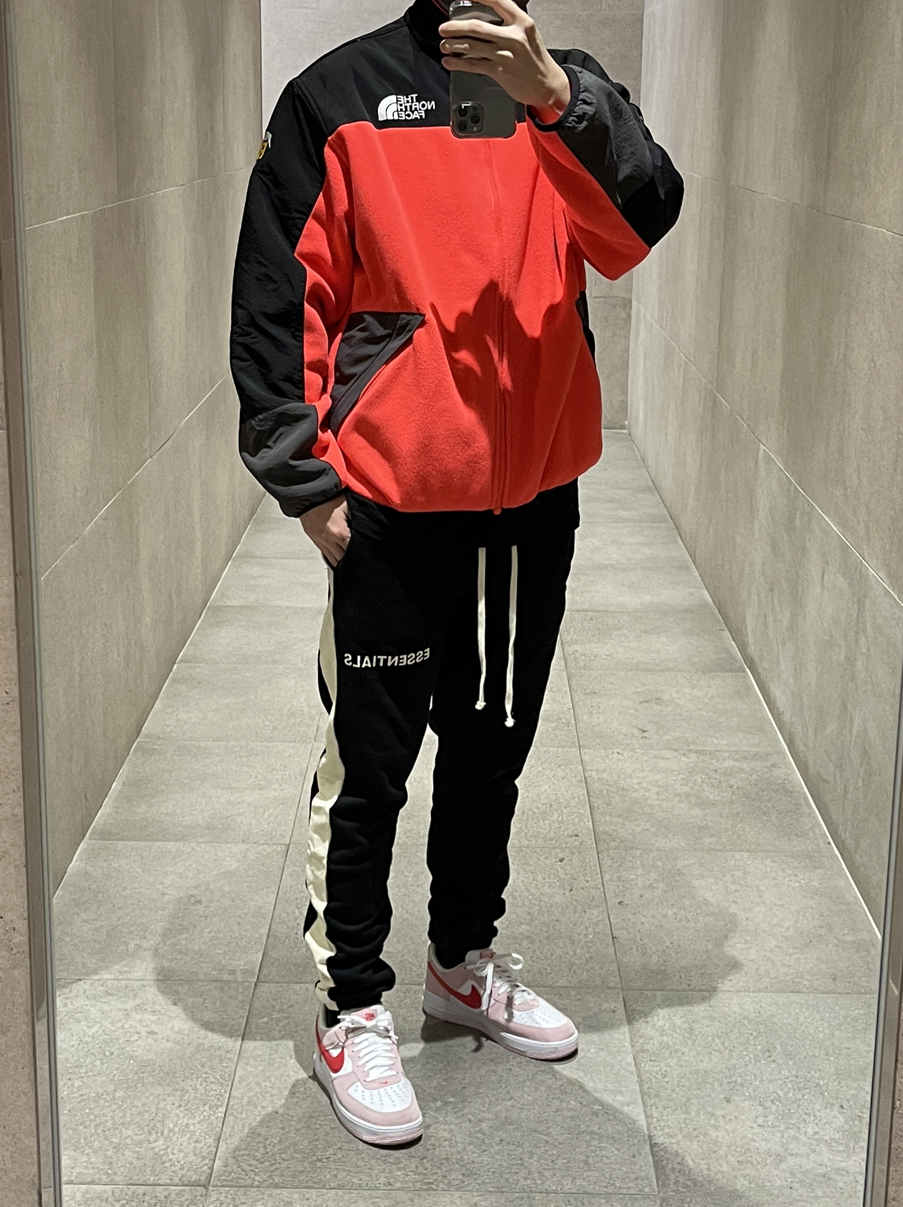 Nike Air Force 1 '07 QS Valentine's Day, Supreme x The North Face RTG Fleece Jacket Red - 20SS 착용 스타일 - 1