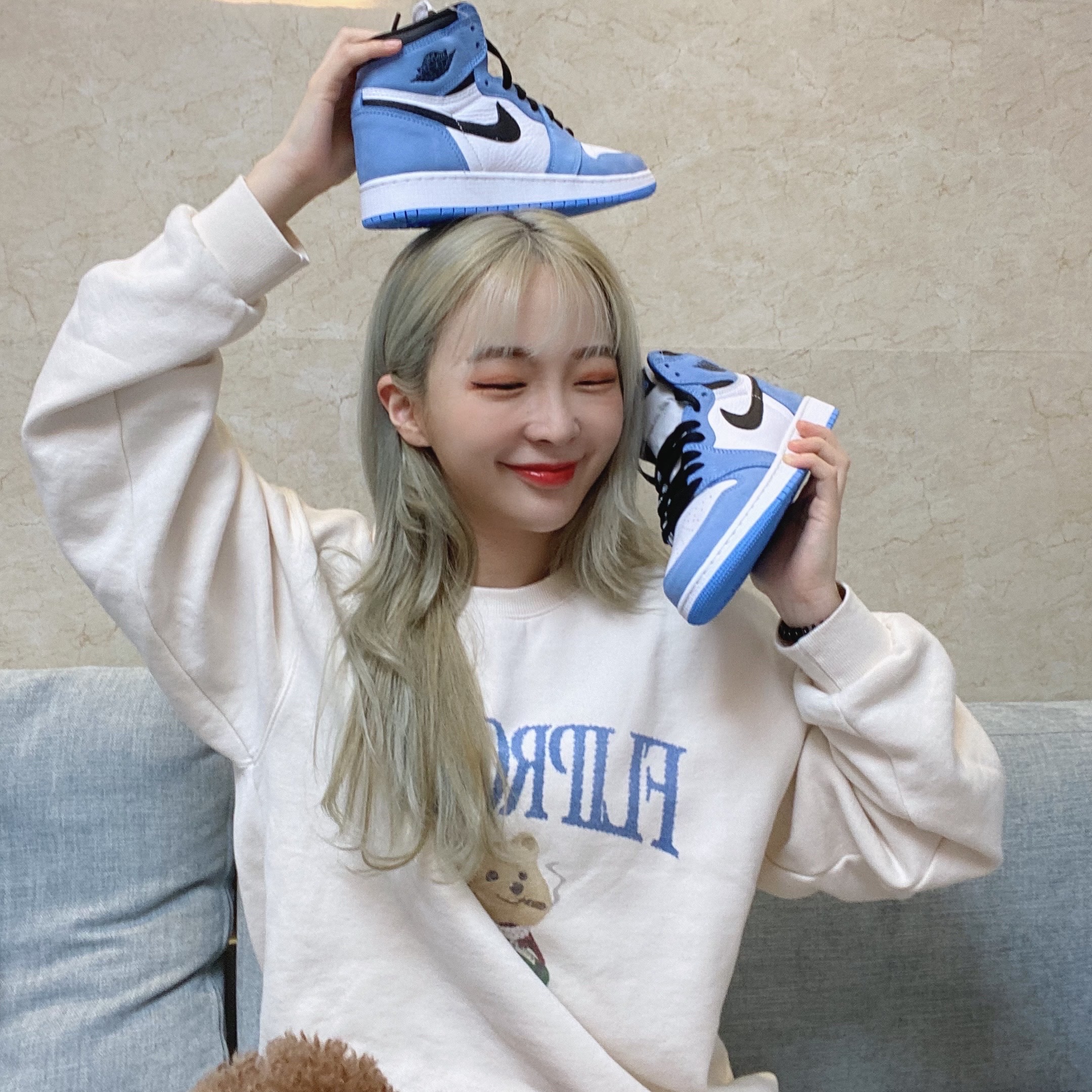 Jordan 1 Retro High OG University Blue 착용 스타일