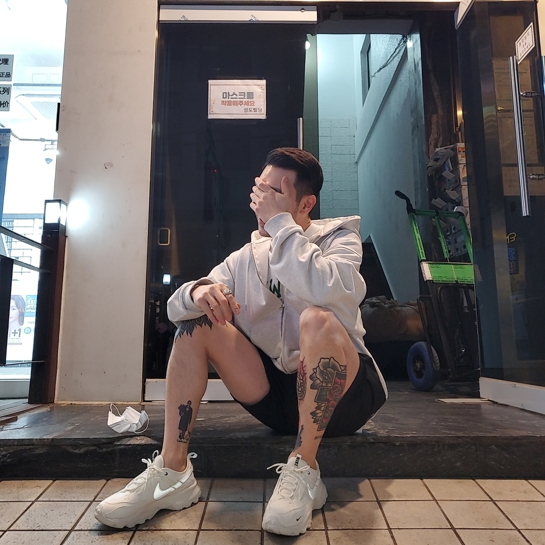(W) Nike TC 7900 Summit White 착용 스타일 - 1