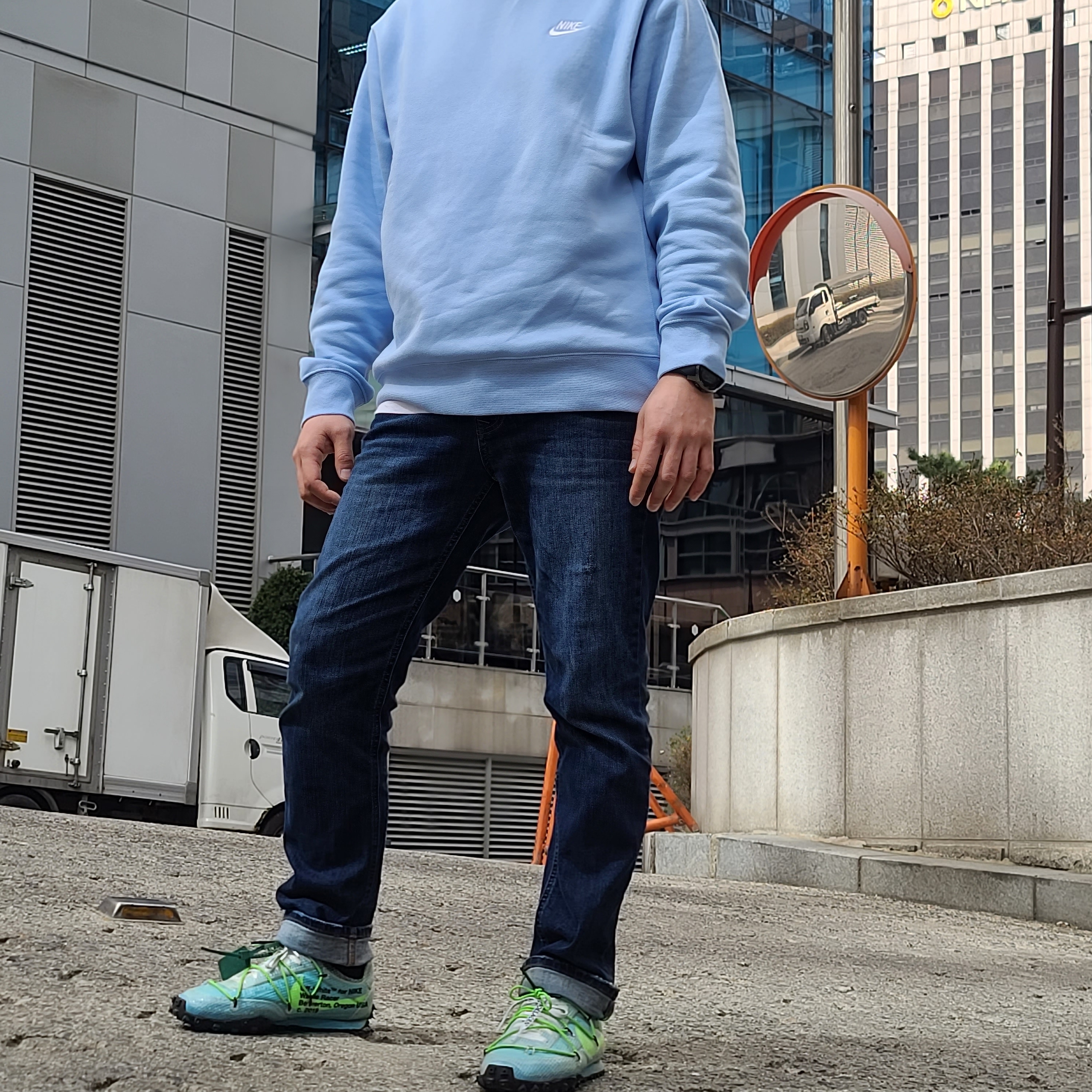 (W) Nike x Off-White Waffle Racer Vivid Sky 착용 스타일 - 2