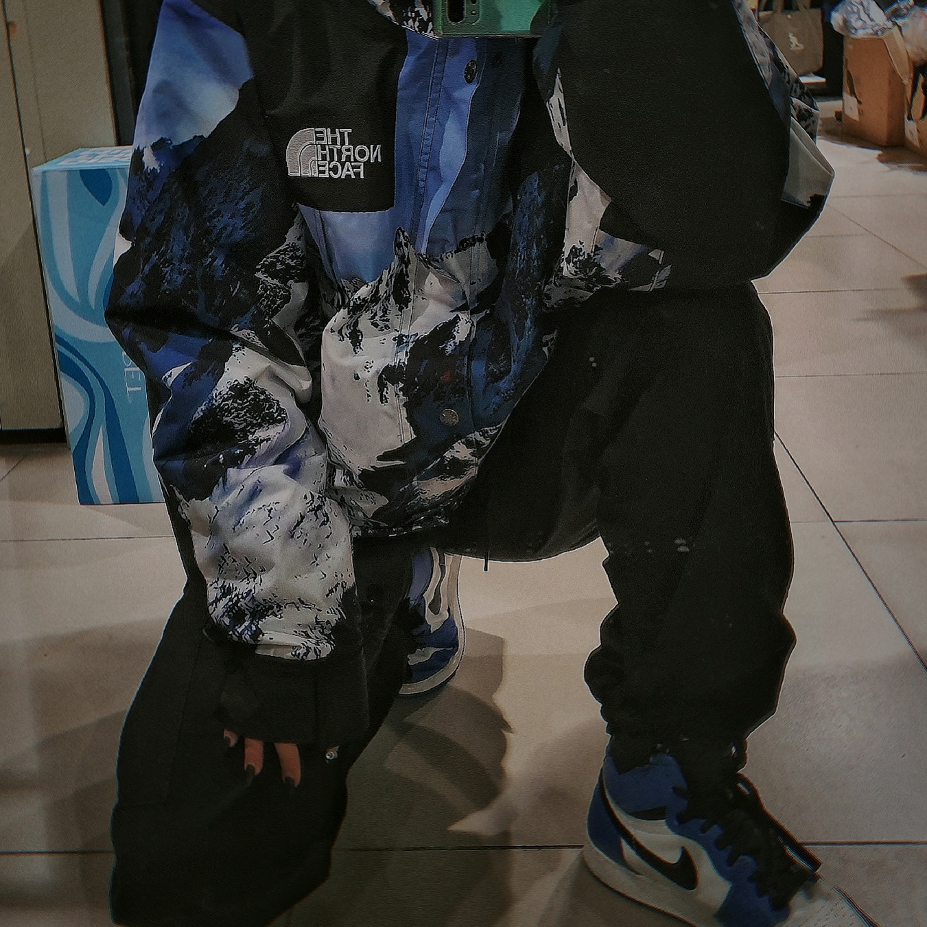 Supreme x The North Face Mountain Parka Blue White - 17FW, Jordan 1 Retro High Game Royal 착용 스타일