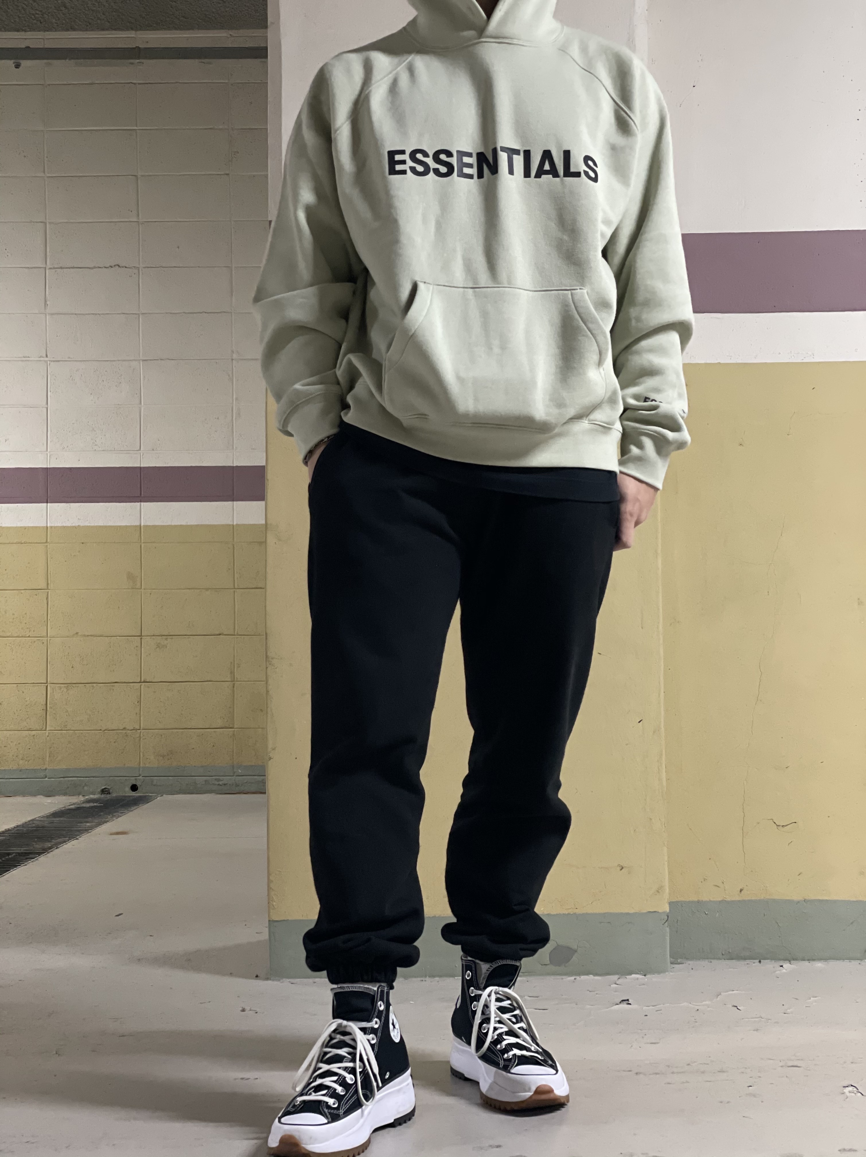 Essentials 3D Silicon Applique Pullover Hoodie Alfafa Sage - 20FW, Converse Run Star Hike Hi Black White Gum 착용 스타일