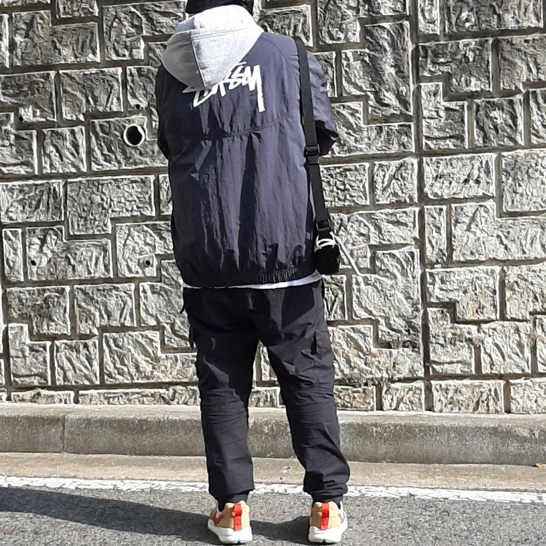 Nike x Stussy Windrunner Jacket Off Noir, Nike x Tom Sachs Mars Yard Shoe 2.0 Space Camp 착용 스타일