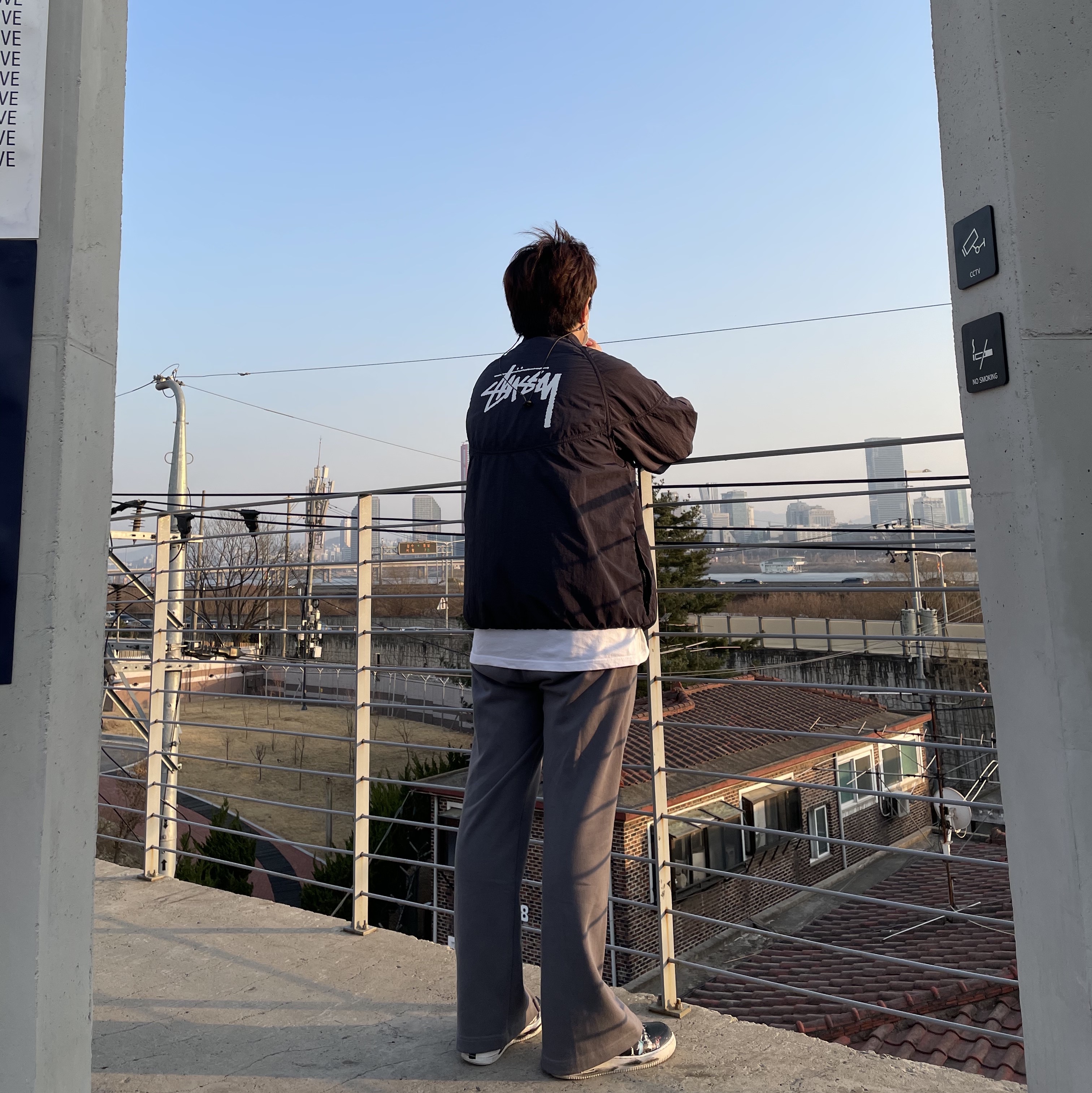 Nike x Stussy Windrunner Jacket Off Noir, Nike x Peaceminusone Air Force 1 Low Para-Noise 착용 스타일