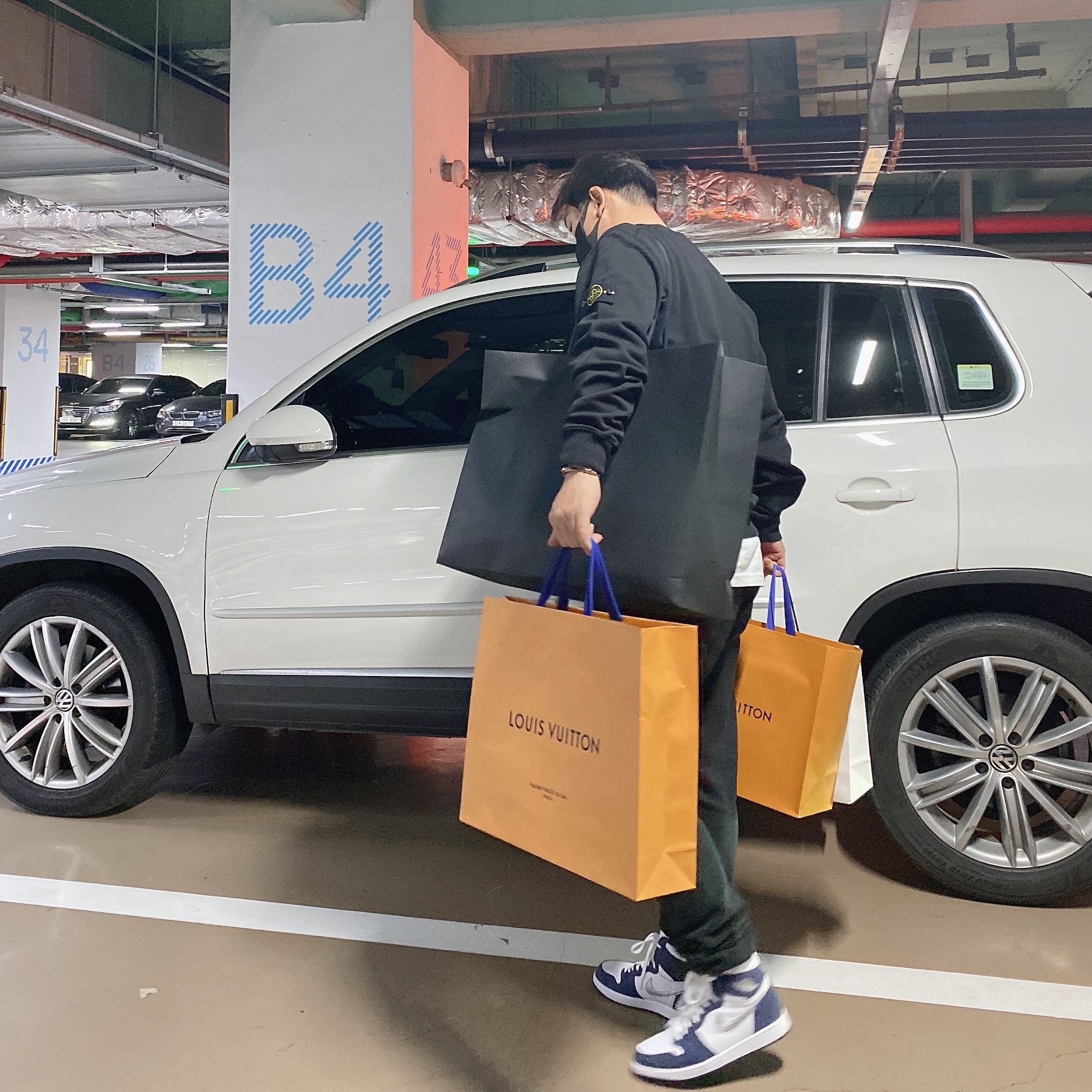 Jordan 1 Retro High OG CO.JP Midnight Navy, Essentials Sweatpants Dark Slate/Black 2020 착용 스타일 - 2