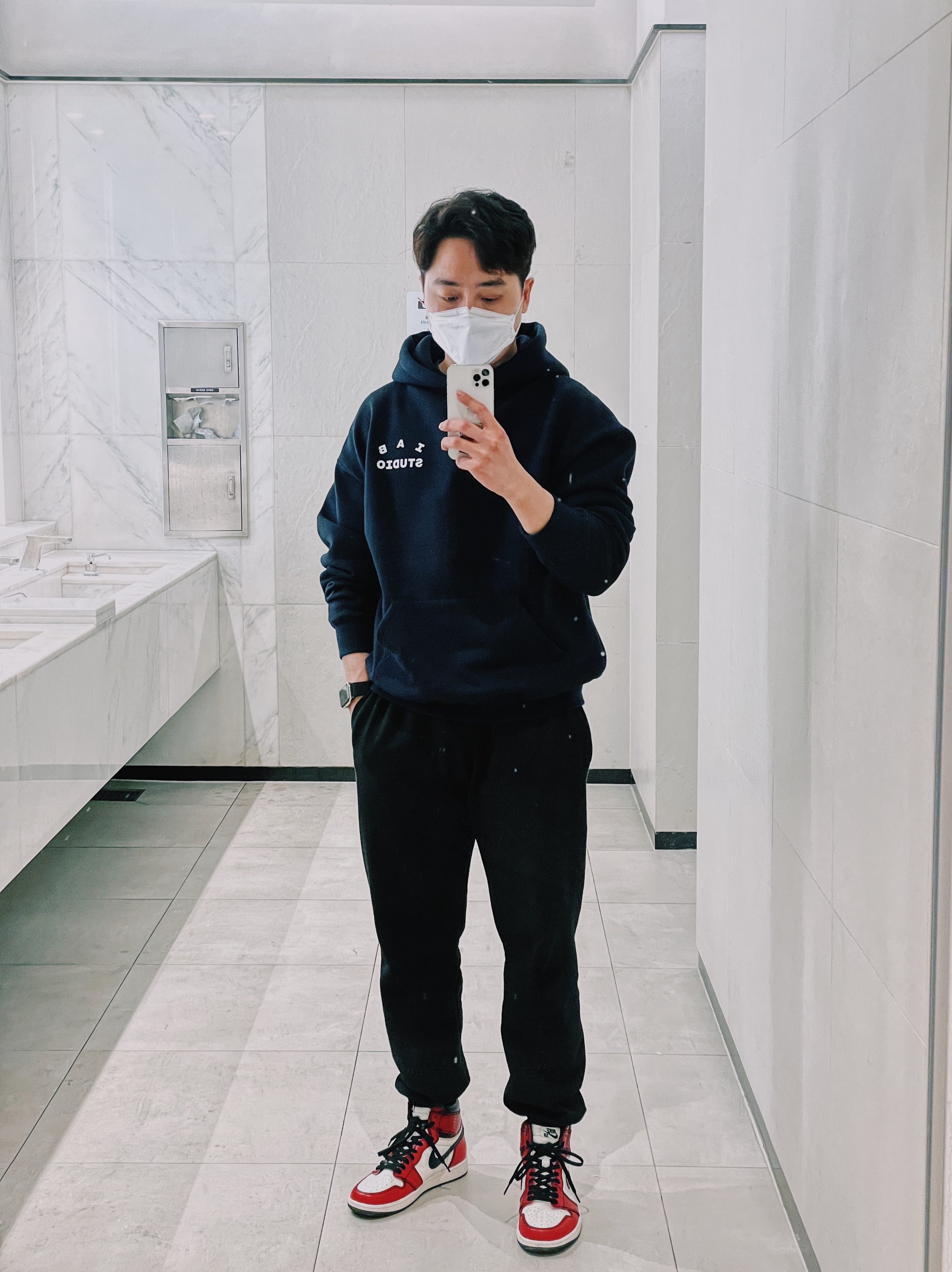 Jordan 1 Retro High OG Defiant SB LA to Chicago, IAB Studio Hoodie Navy - 21SS 착용 스타일